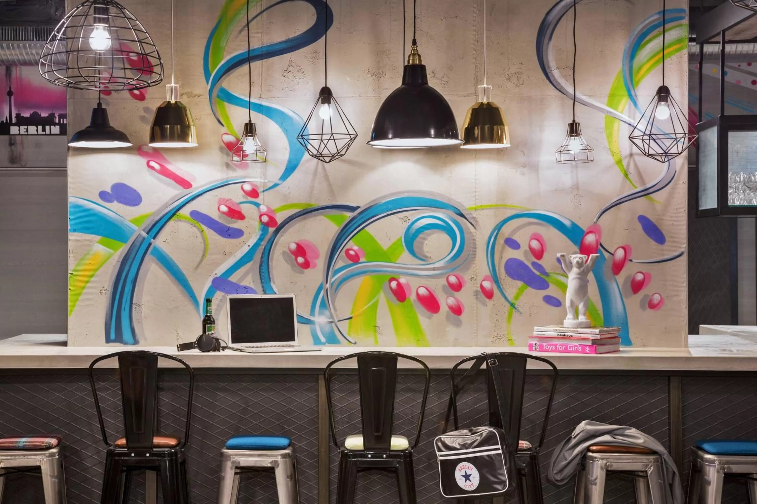 Lounge or bar in MOXY Berlin Humboldthain Park