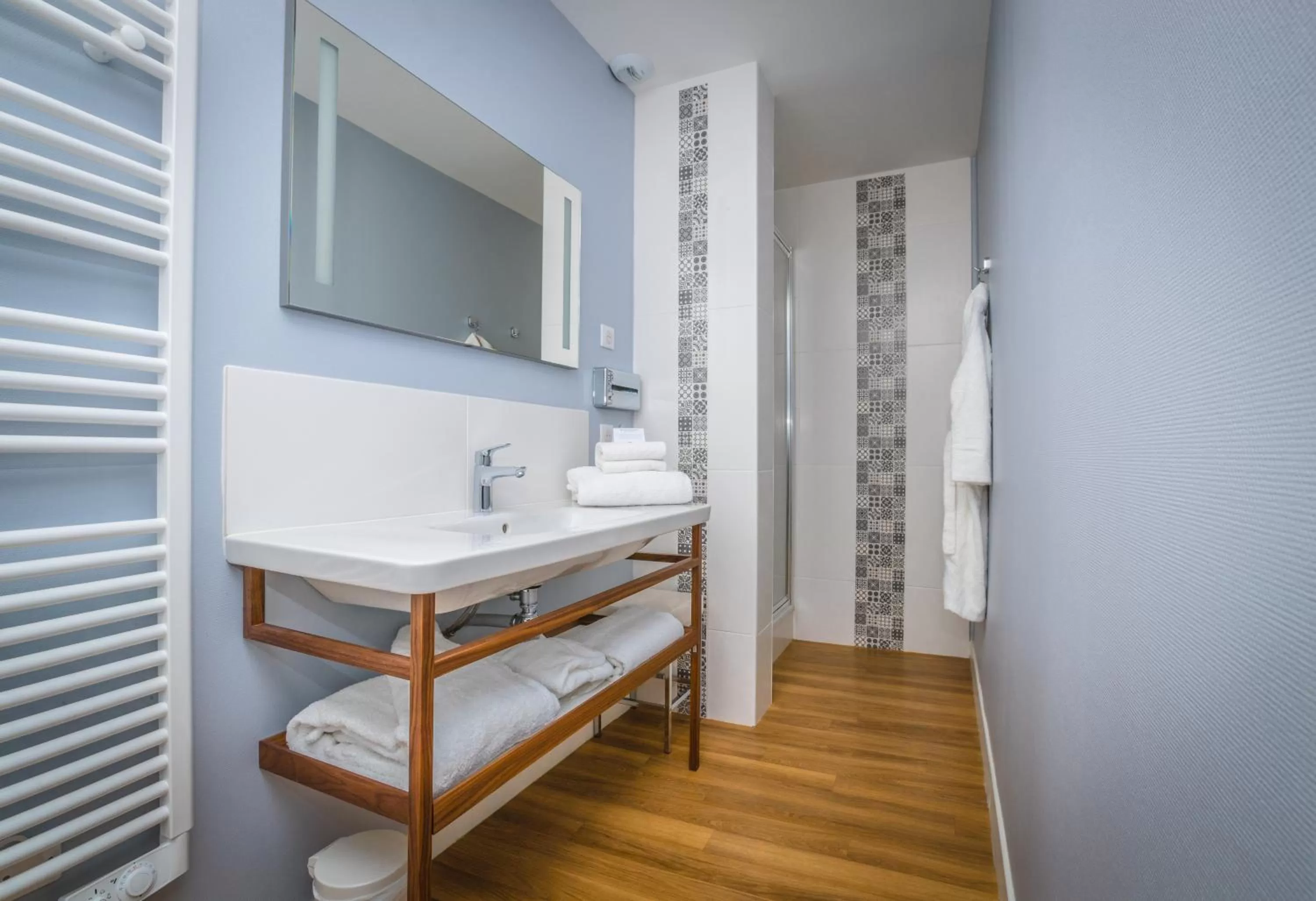 Shower in Best Western Hôtel de France