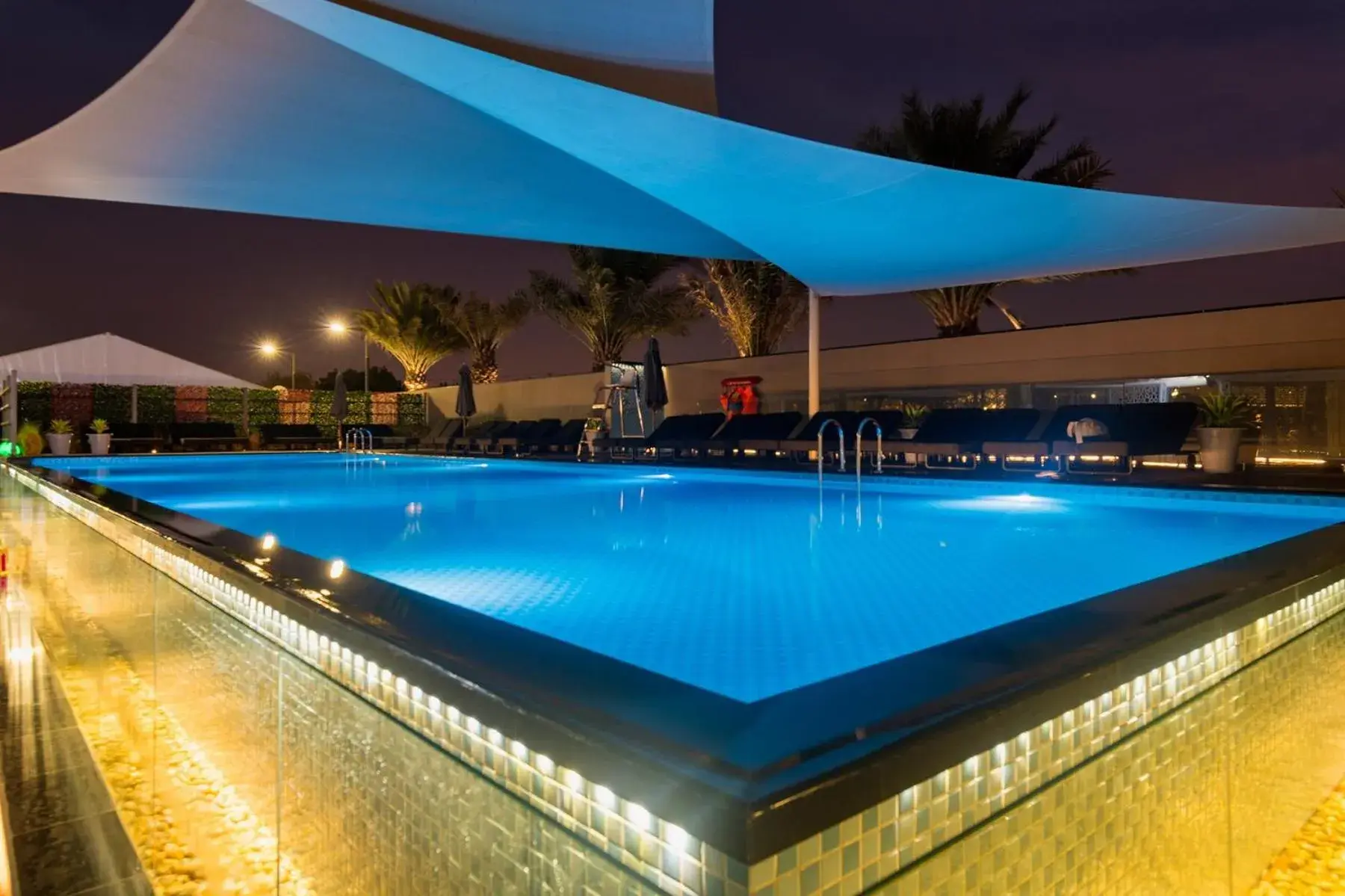 Swimming Pool in Novotel Muscat Airport