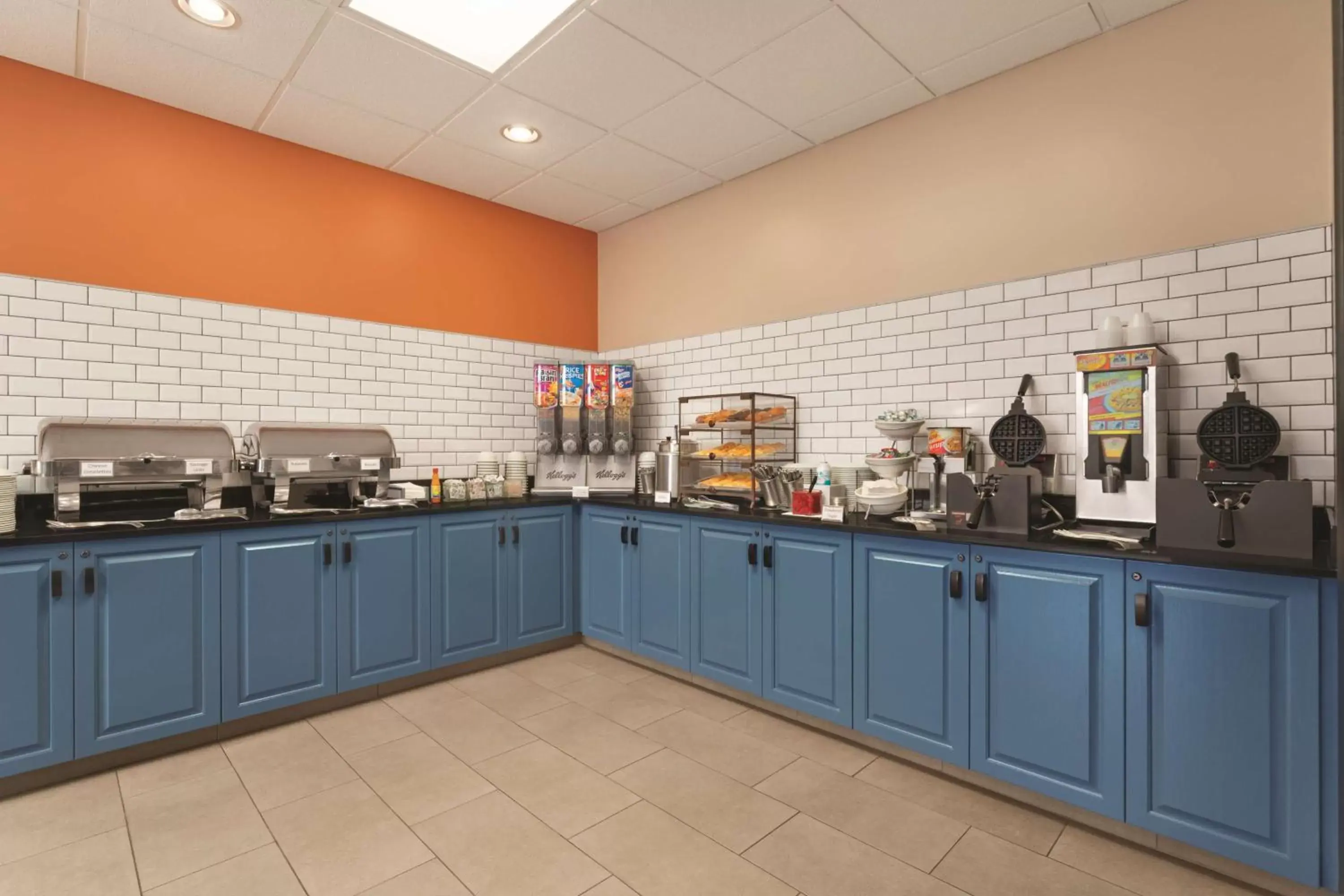 Restaurant/places to eat, Kitchen/Kitchenette in Country Inn & Suites by Radisson, Grand Rapids East, MI