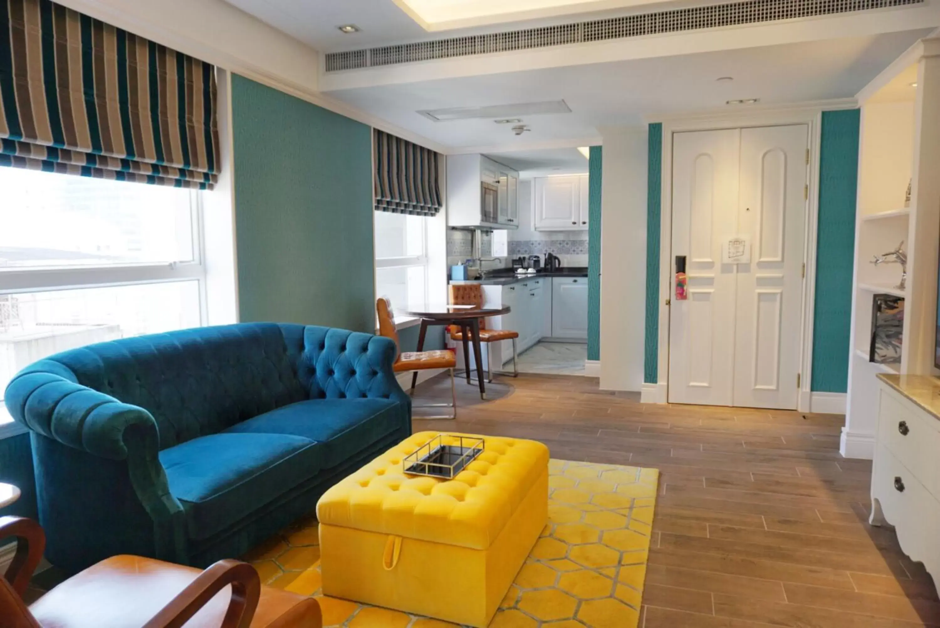 Living room, Seating Area in Hotel Madera Hollywood