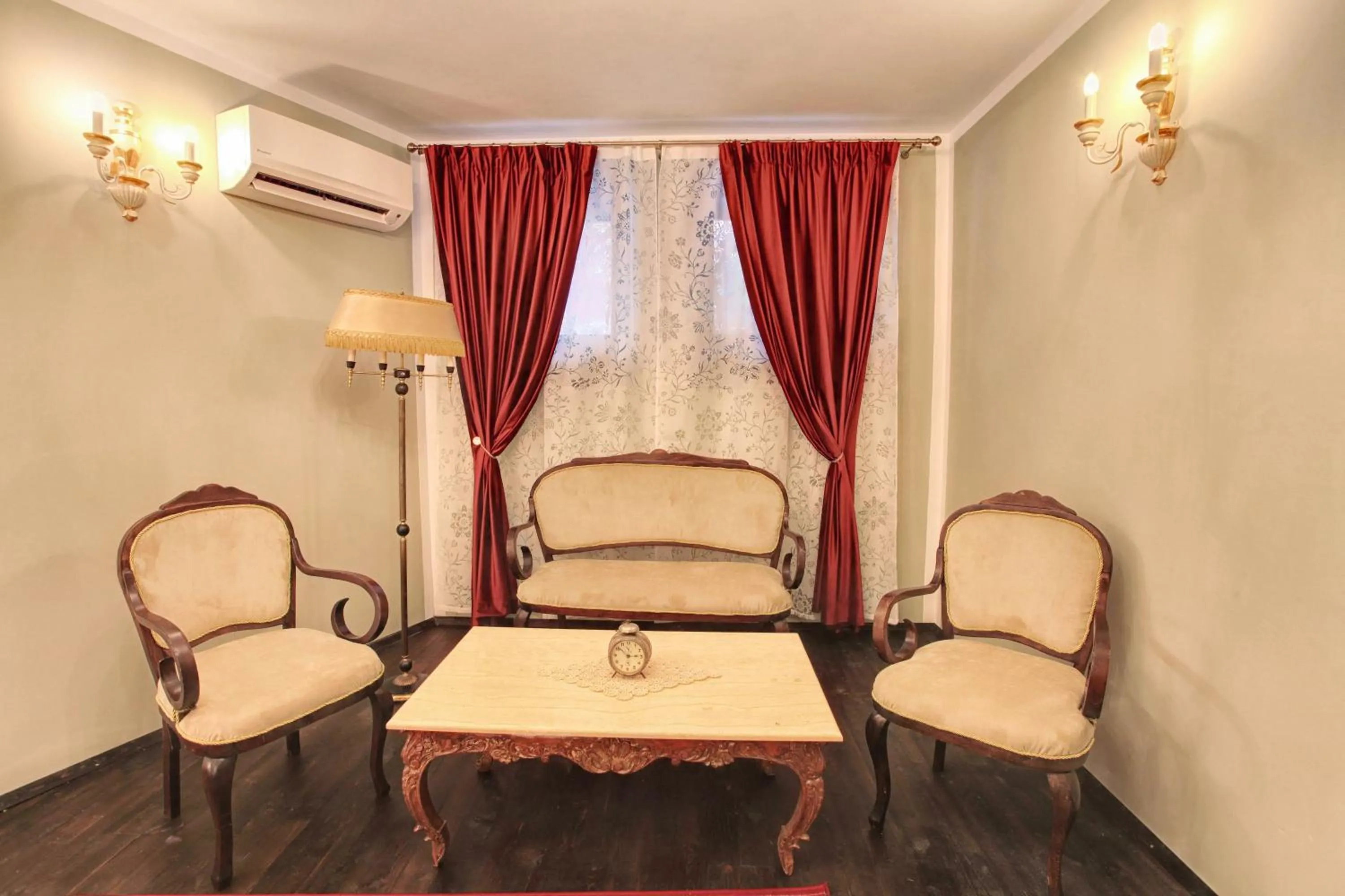 Seating area in Hotel Evmolpia