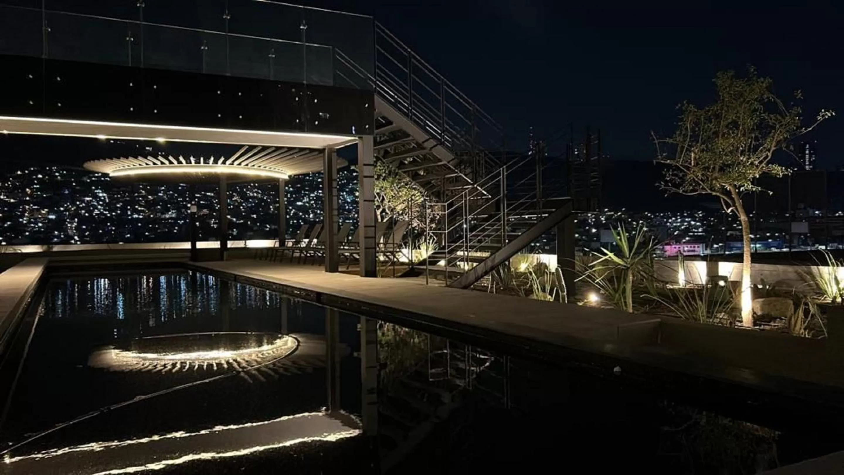 Swimming pool in Galeria Plaza Monterrey