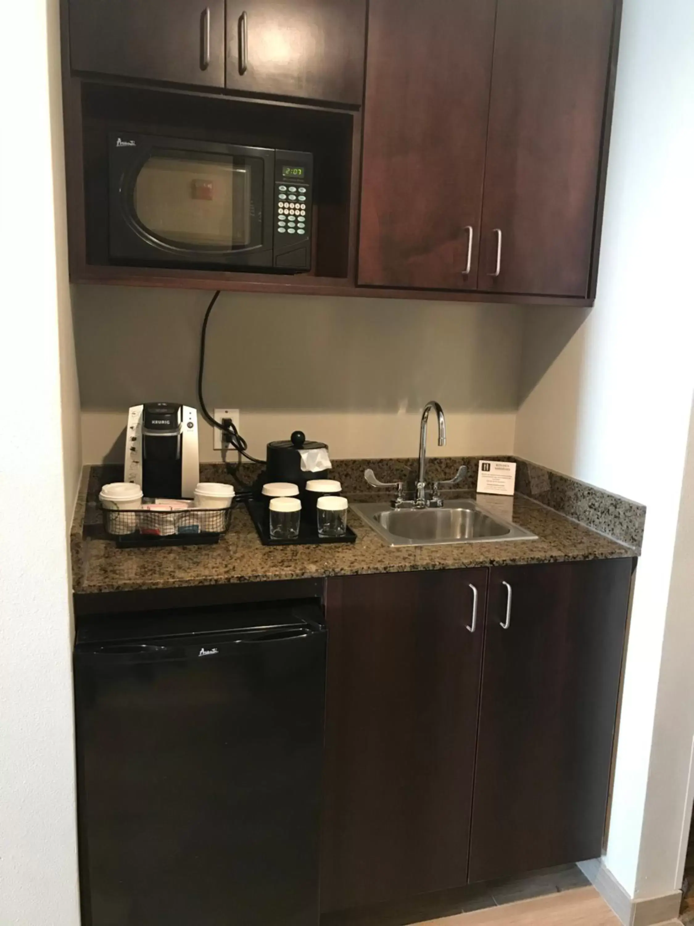 Coffee/tea facilities, Kitchen/Kitchenette in Holiday Inn Hotel and Suites Albuquerque - North Interstate 25, an IHG Hotel