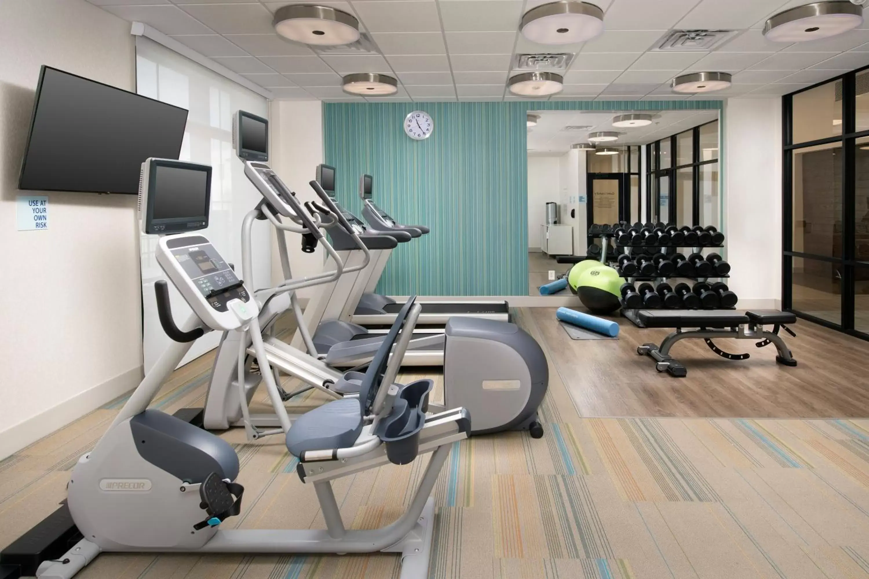 Spa and wellness centre/facilities, Fitness Center/Facilities in Holiday Inn Express & Suites - North Brunswick, an IHG Hotel
