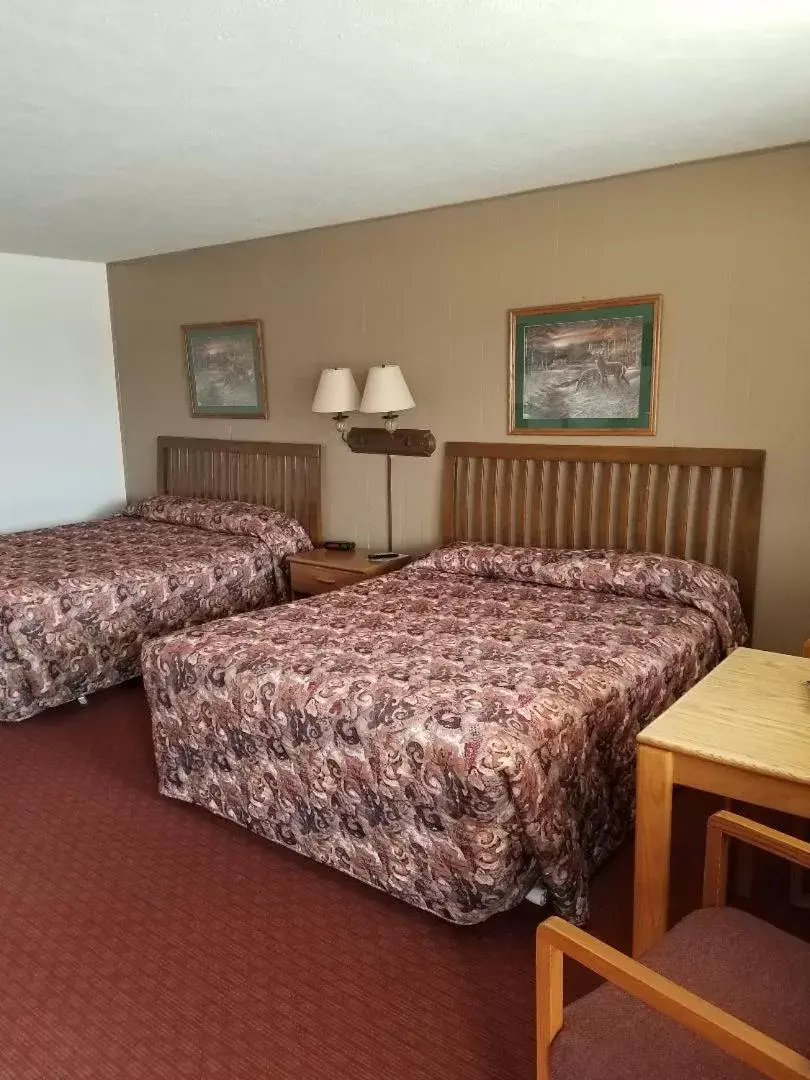 Bedroom, Bed in Raine Motel