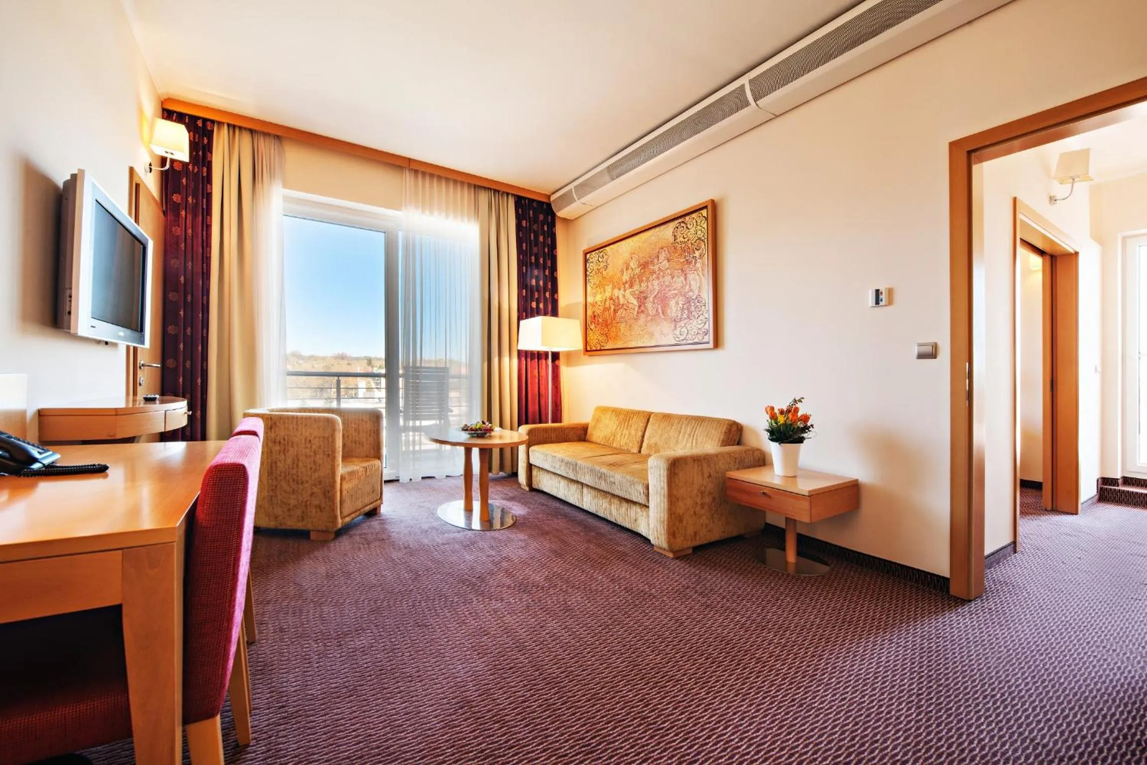 Living room, Bed in Grand Hotel Primus - Terme Ptuj - Sava Hotels & Resorts