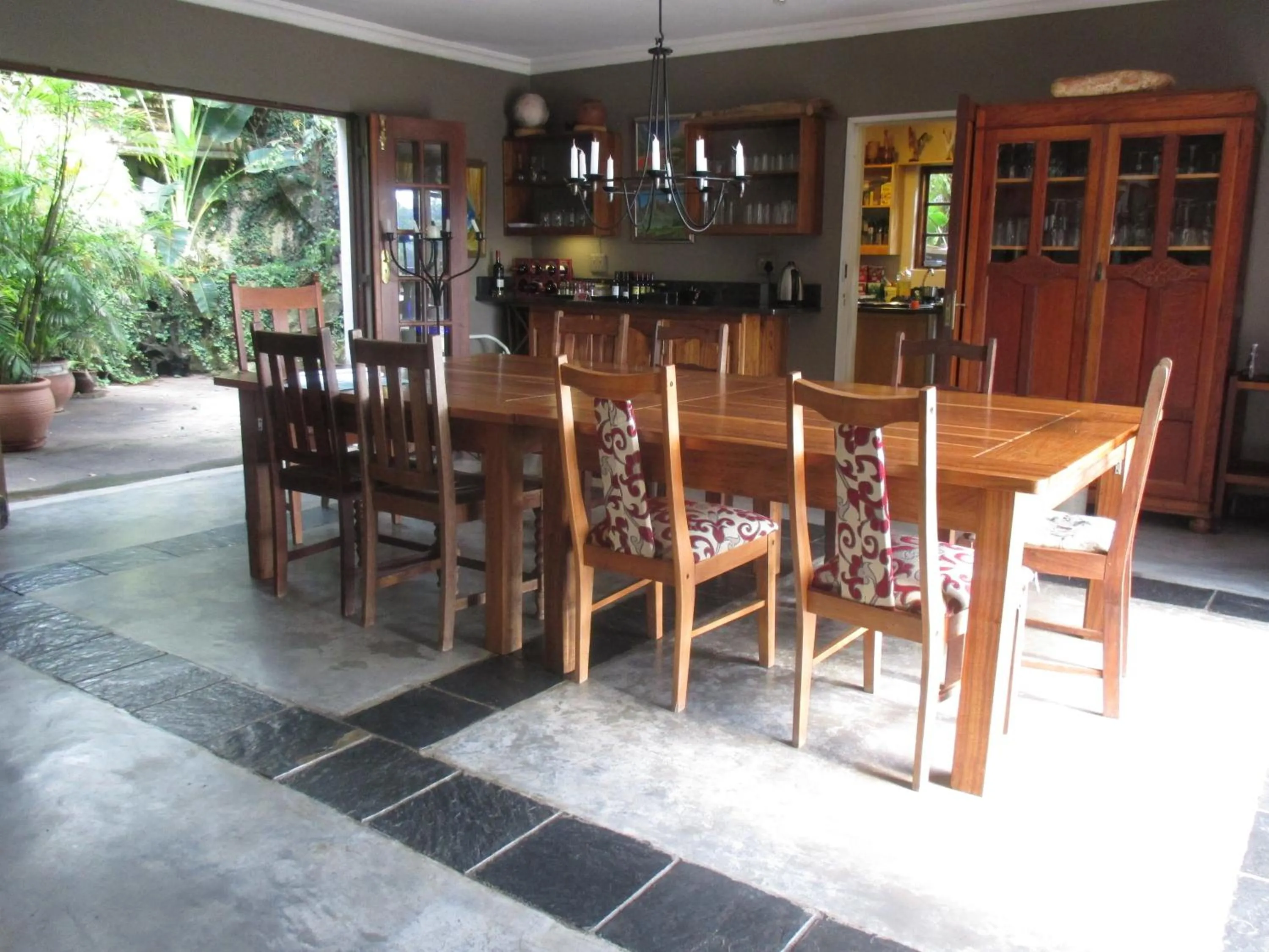 Restaurant/places to eat in Utopia in Africa Guest Villa