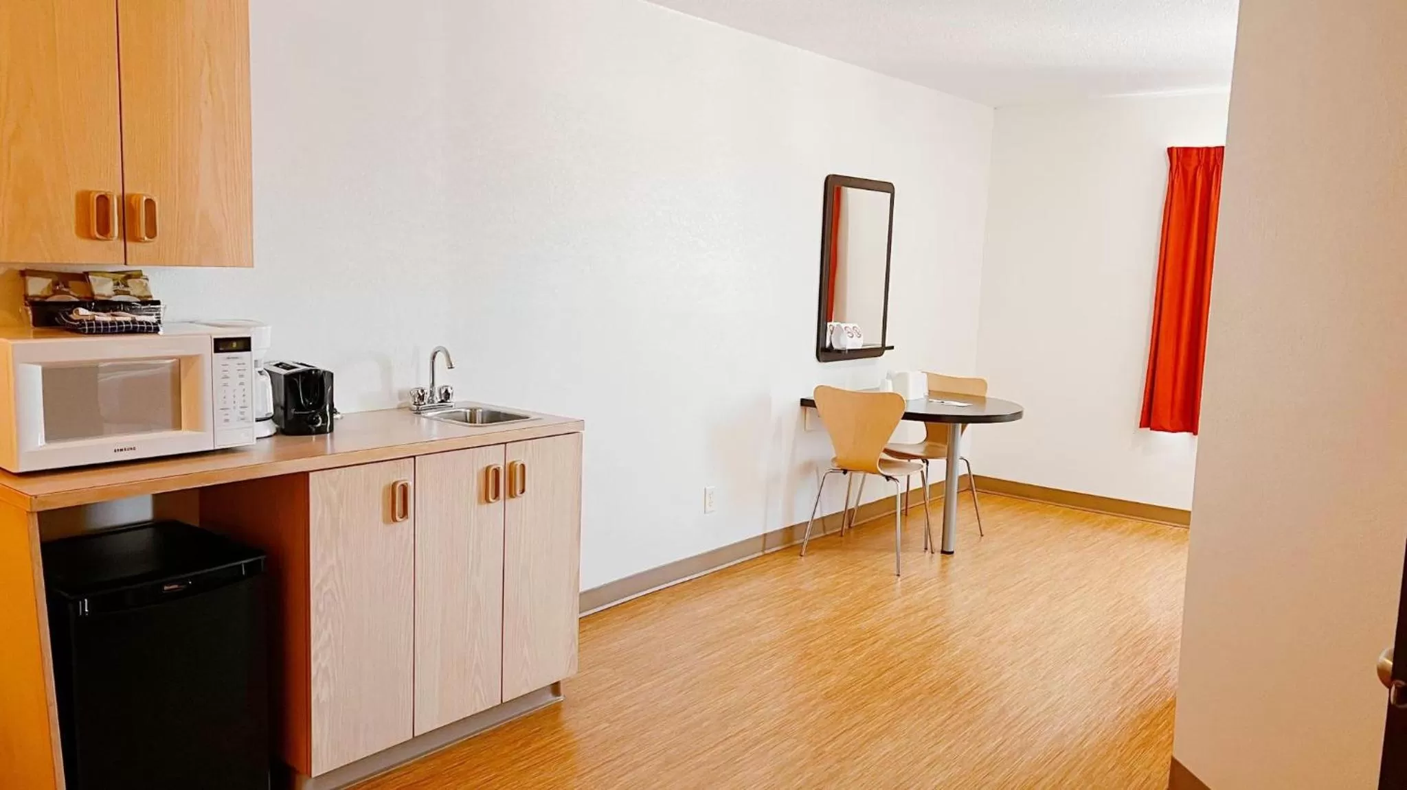 Bedroom in Motel 6-Regina, SK