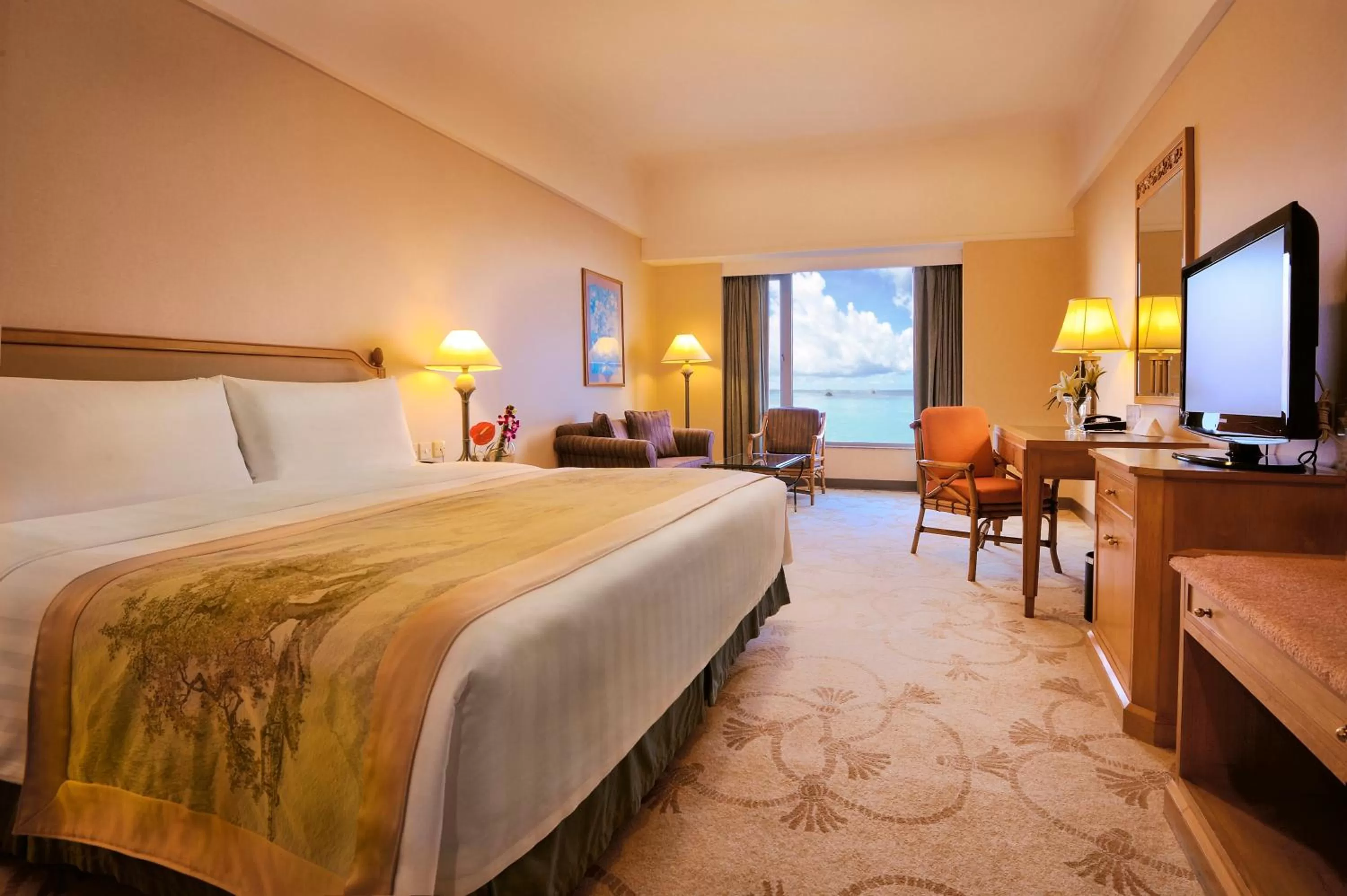 Sea view, Bed in Shangri-La Beihai