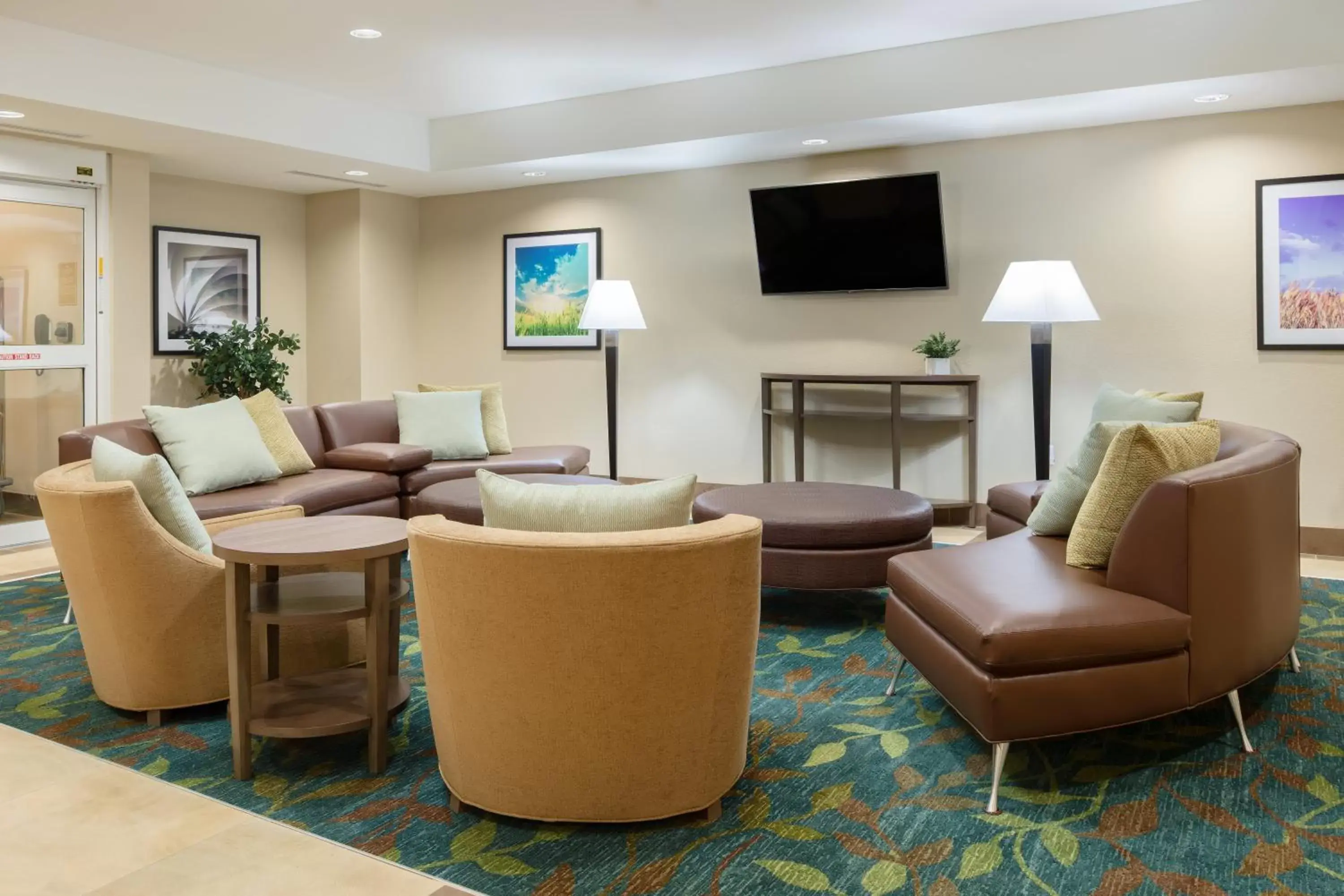 Lobby or reception, Seating Area in Candlewood Suites Columbia Hwy 63 & I-70, an IHG Hotel