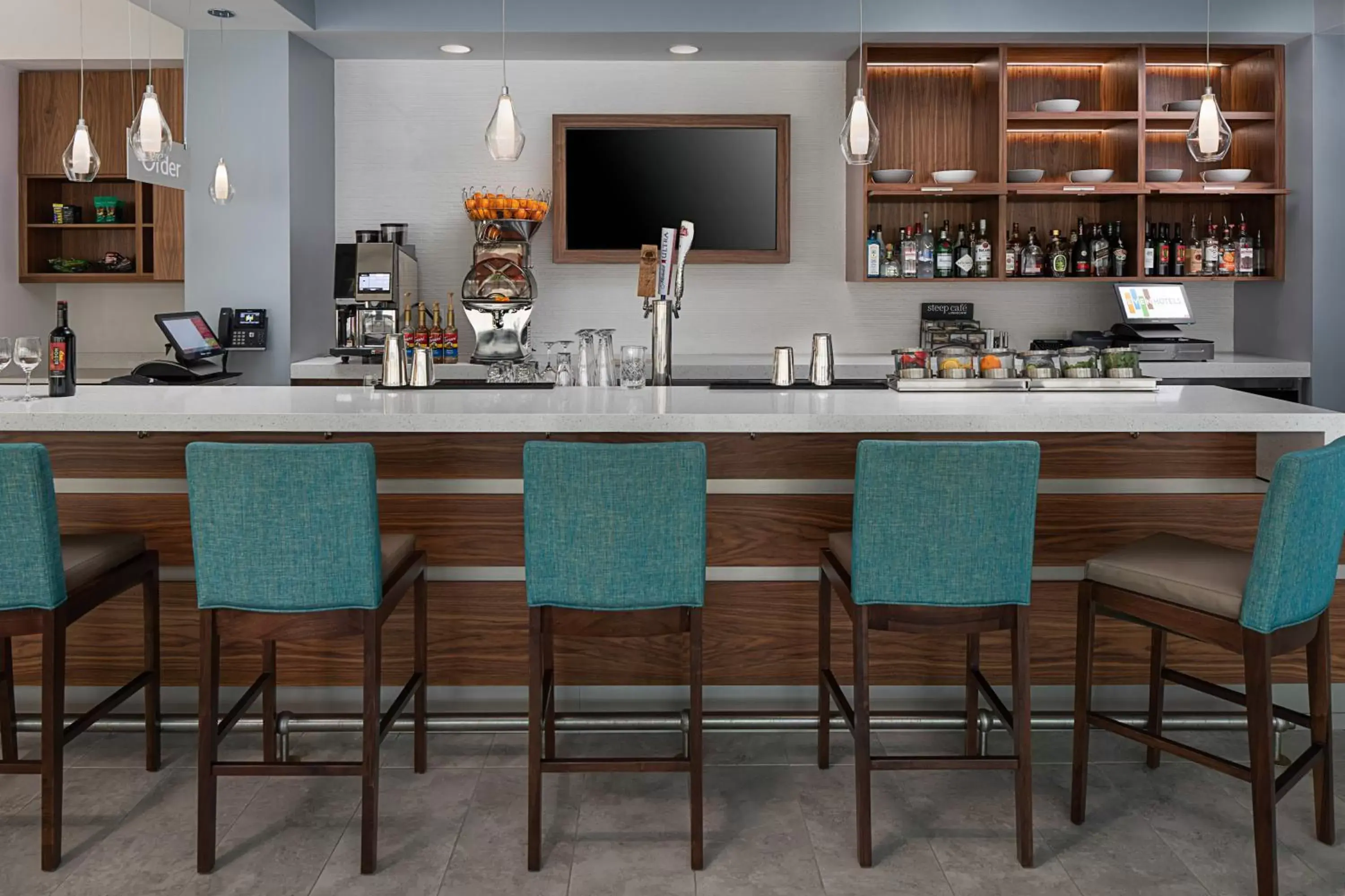 Lounge or bar, Lounge/Bar in EVEN Hotel Alpharetta - Avalon Area, an IHG Hotel