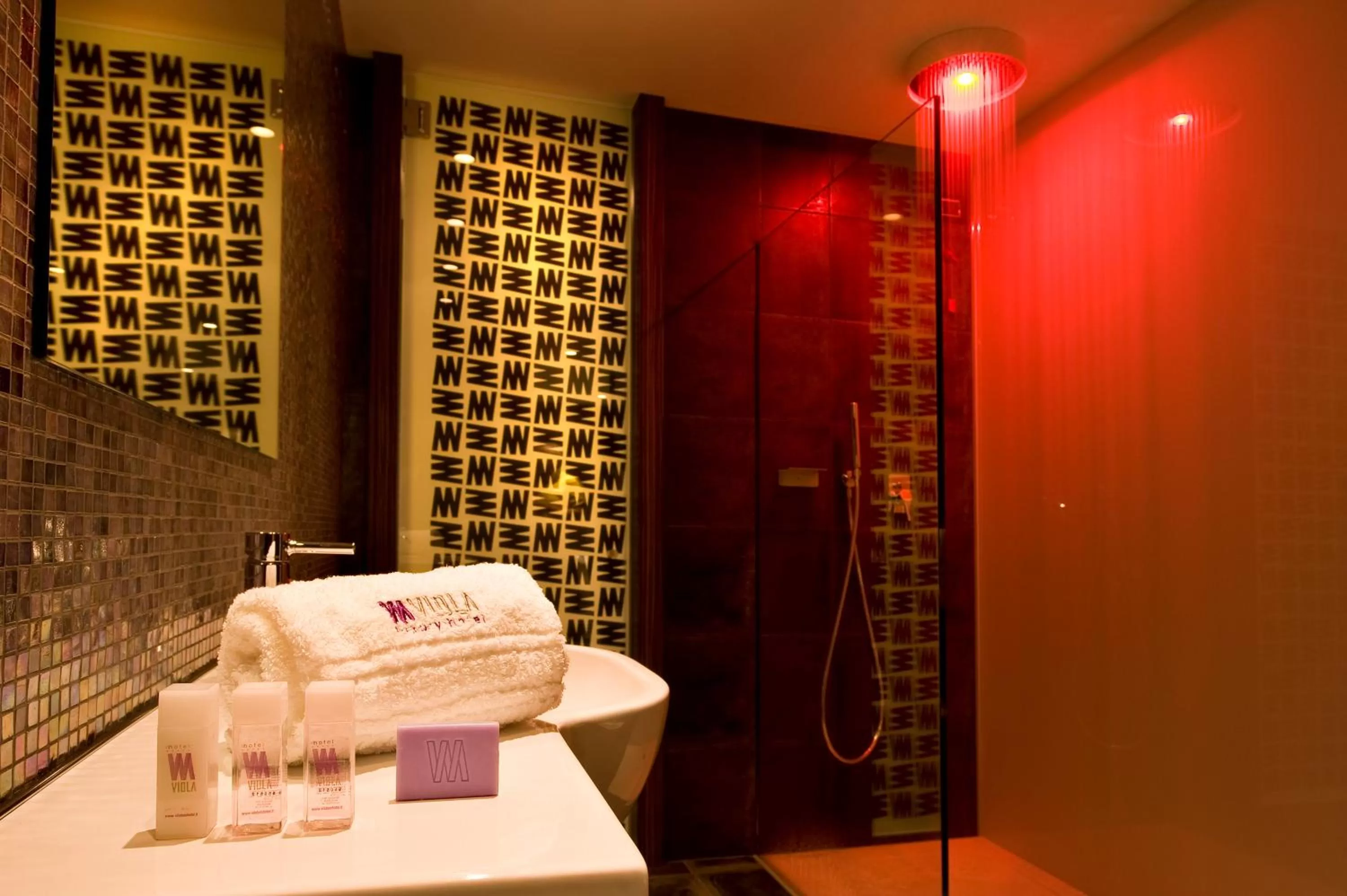 Bathroom in Viola Mhotel