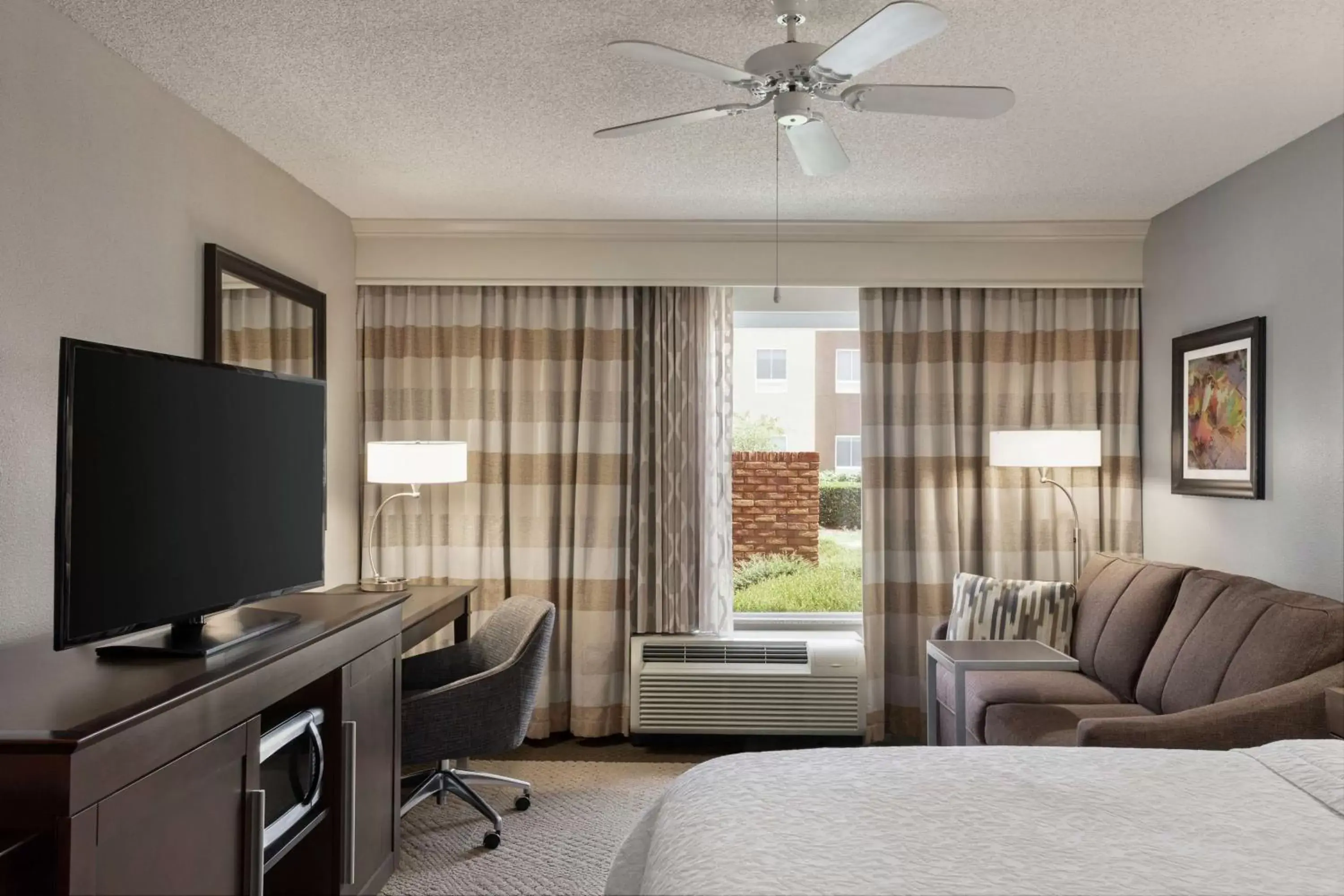 Bedroom, TV/Entertainment Center in Hampton Inn & Suites Montgomery-EastChase