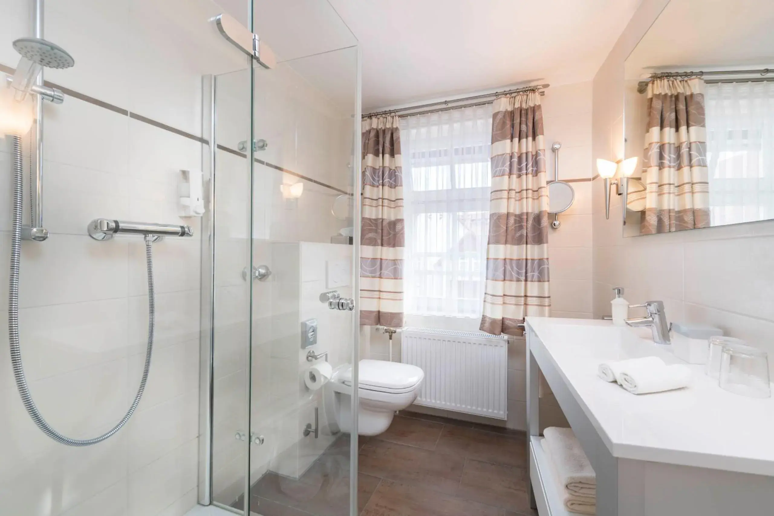 Shower, Bathroom in Romantik Hotel zum Stern