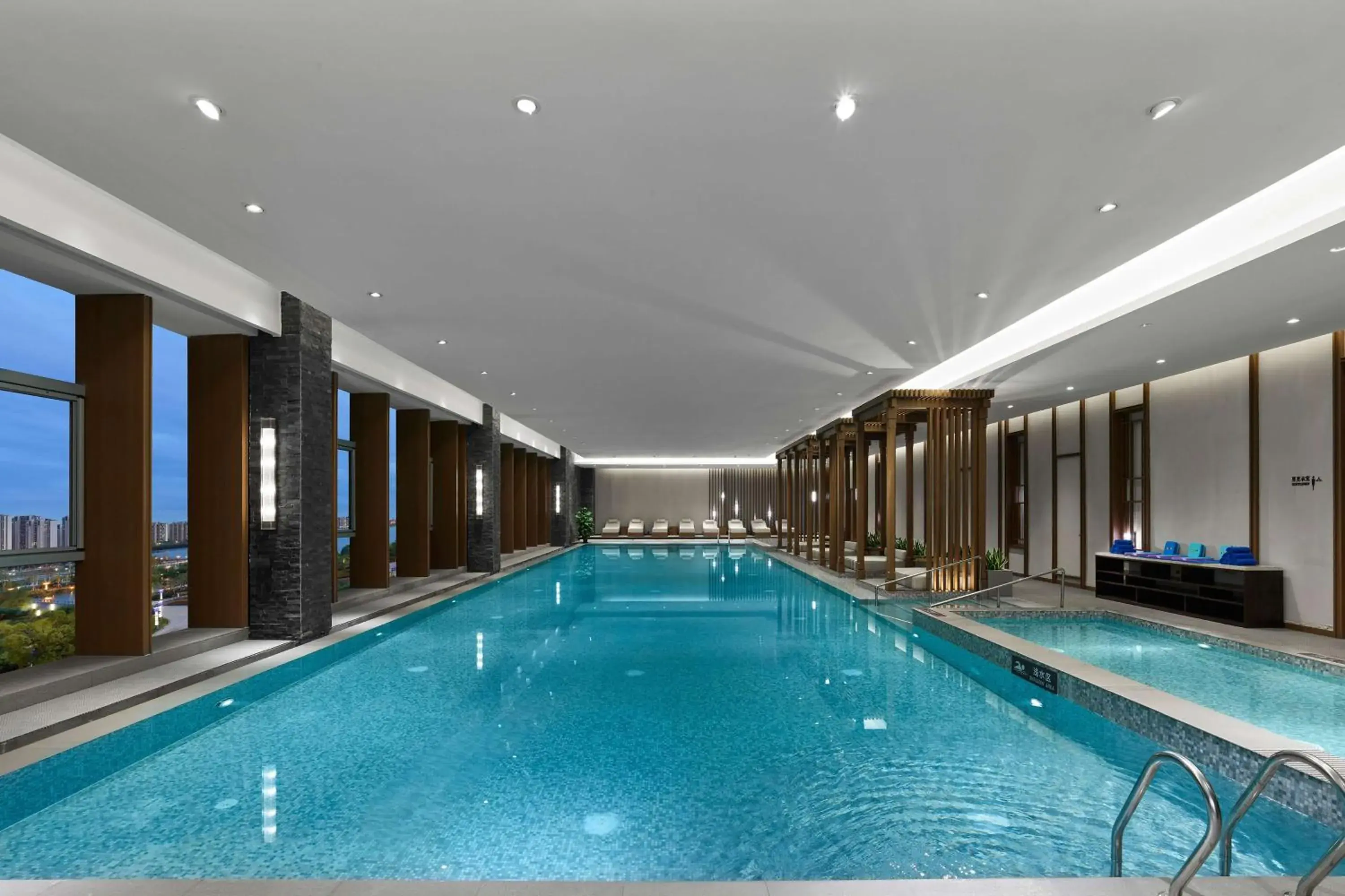 Pool view, Swimming Pool in Hilton Suzhou Yinshan Lake