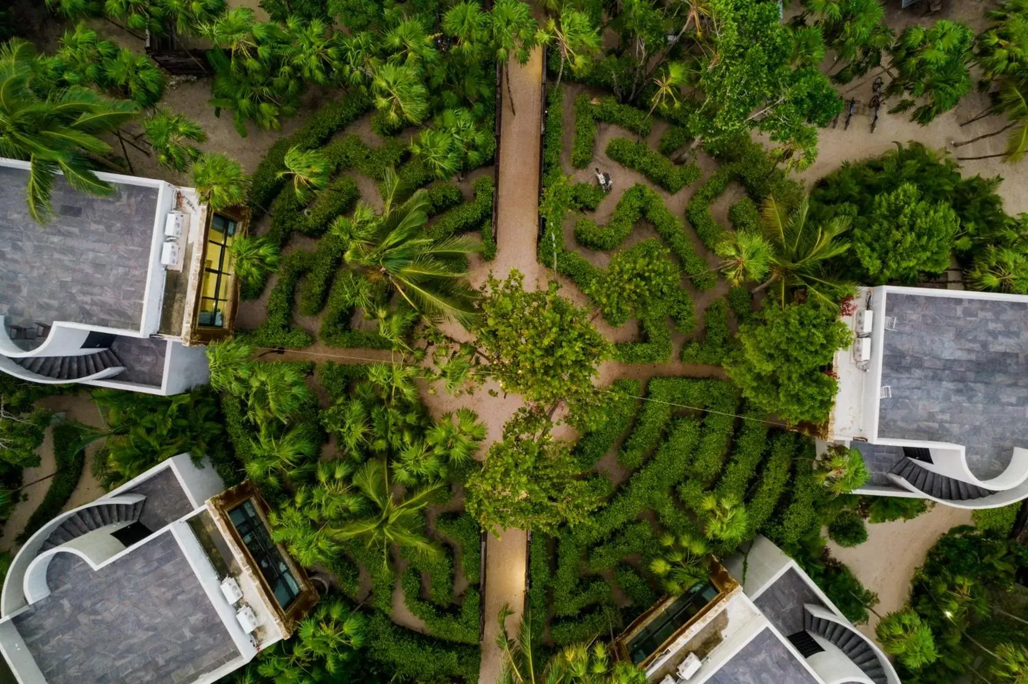 Bird's eye view, Bird's-eye View in Casa Malca