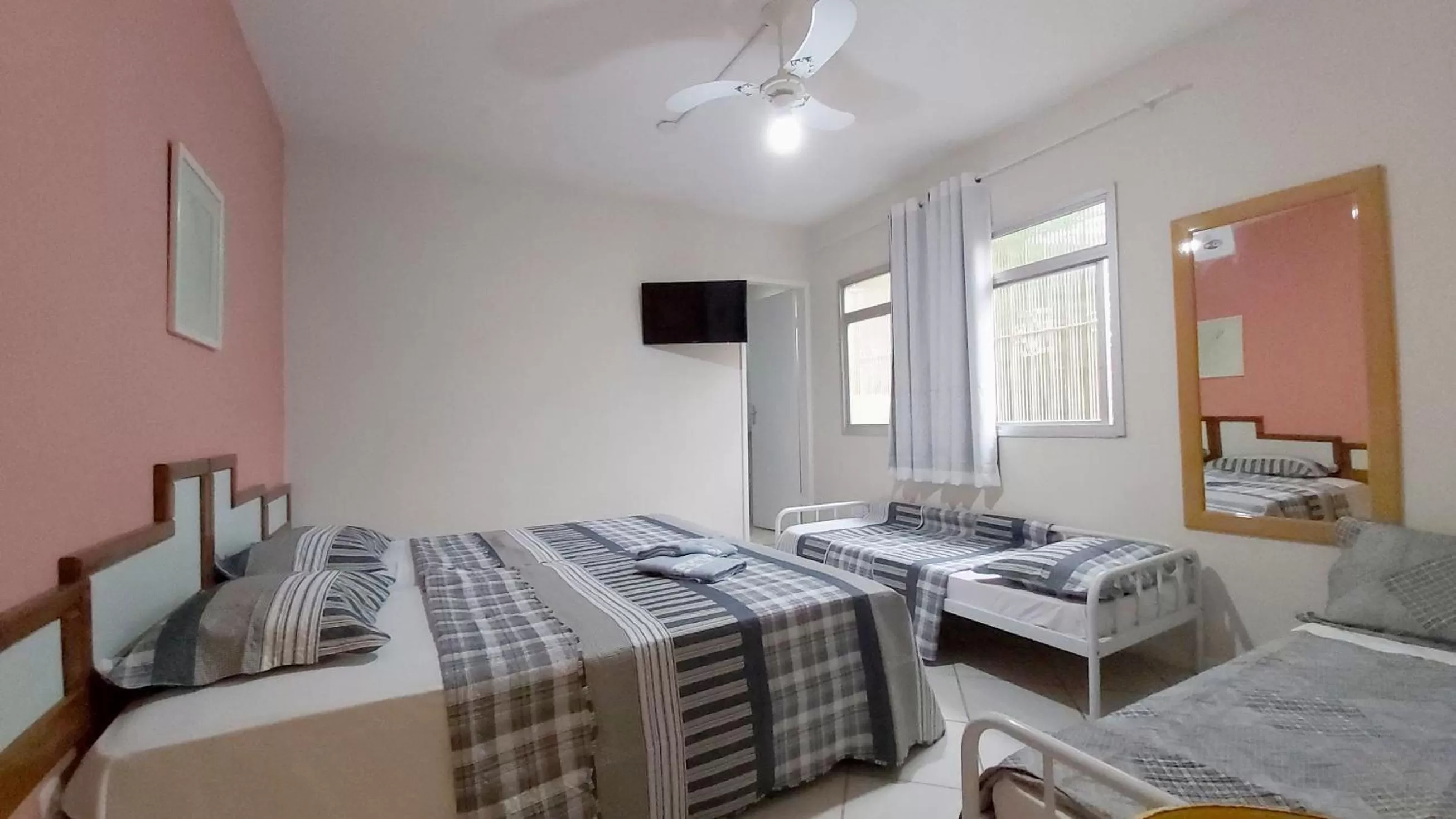 Shower, Bed in A Casa Morro do Moreno