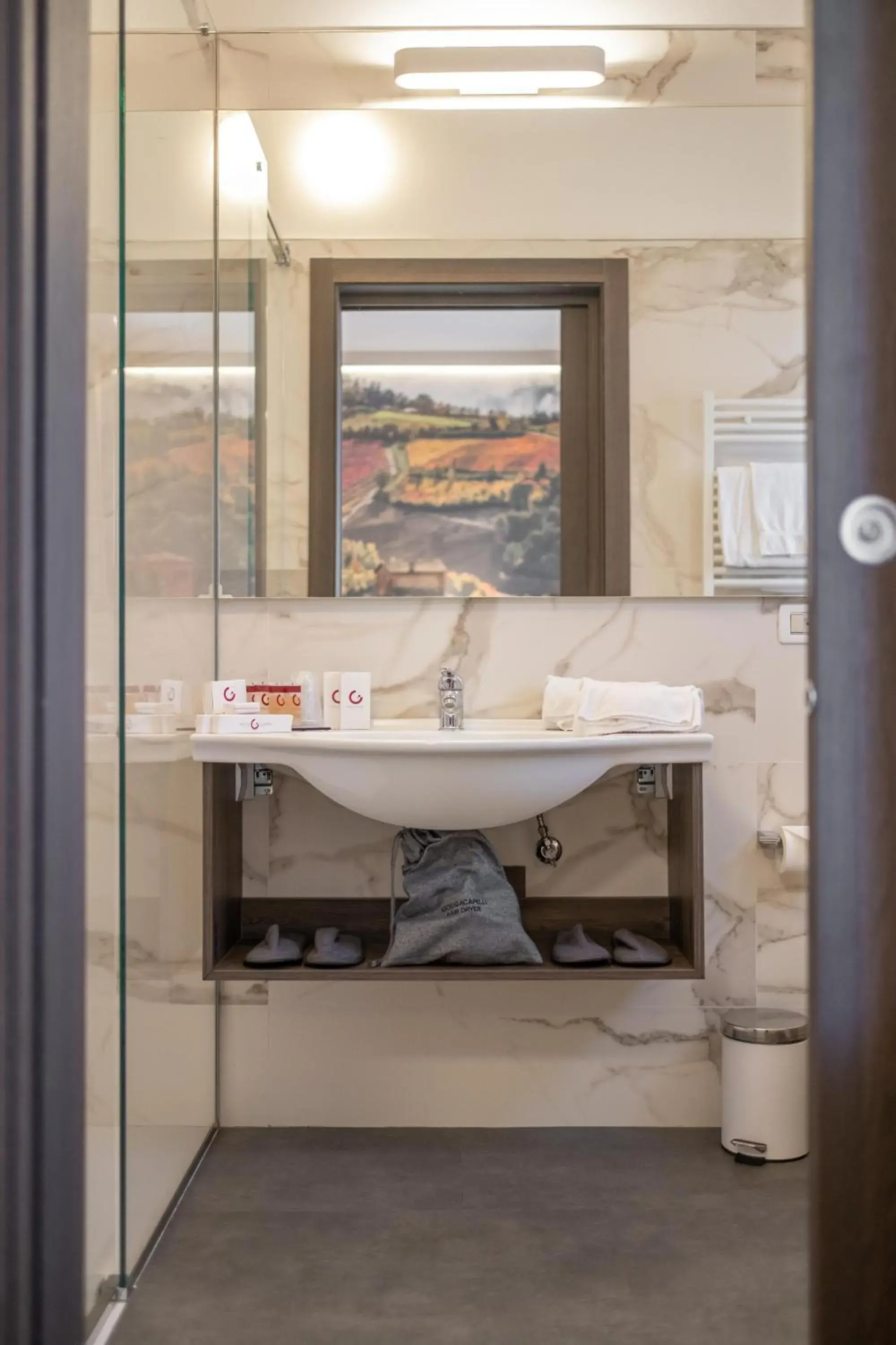 Shower, Bathroom in Hotel Guerro