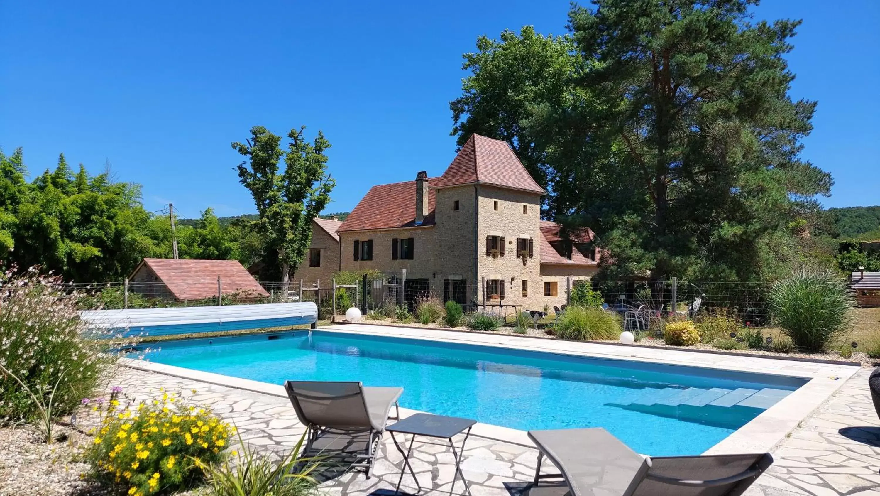 Property building, Swimming Pool in Ferme 4 étoiles avec piscine chauffée