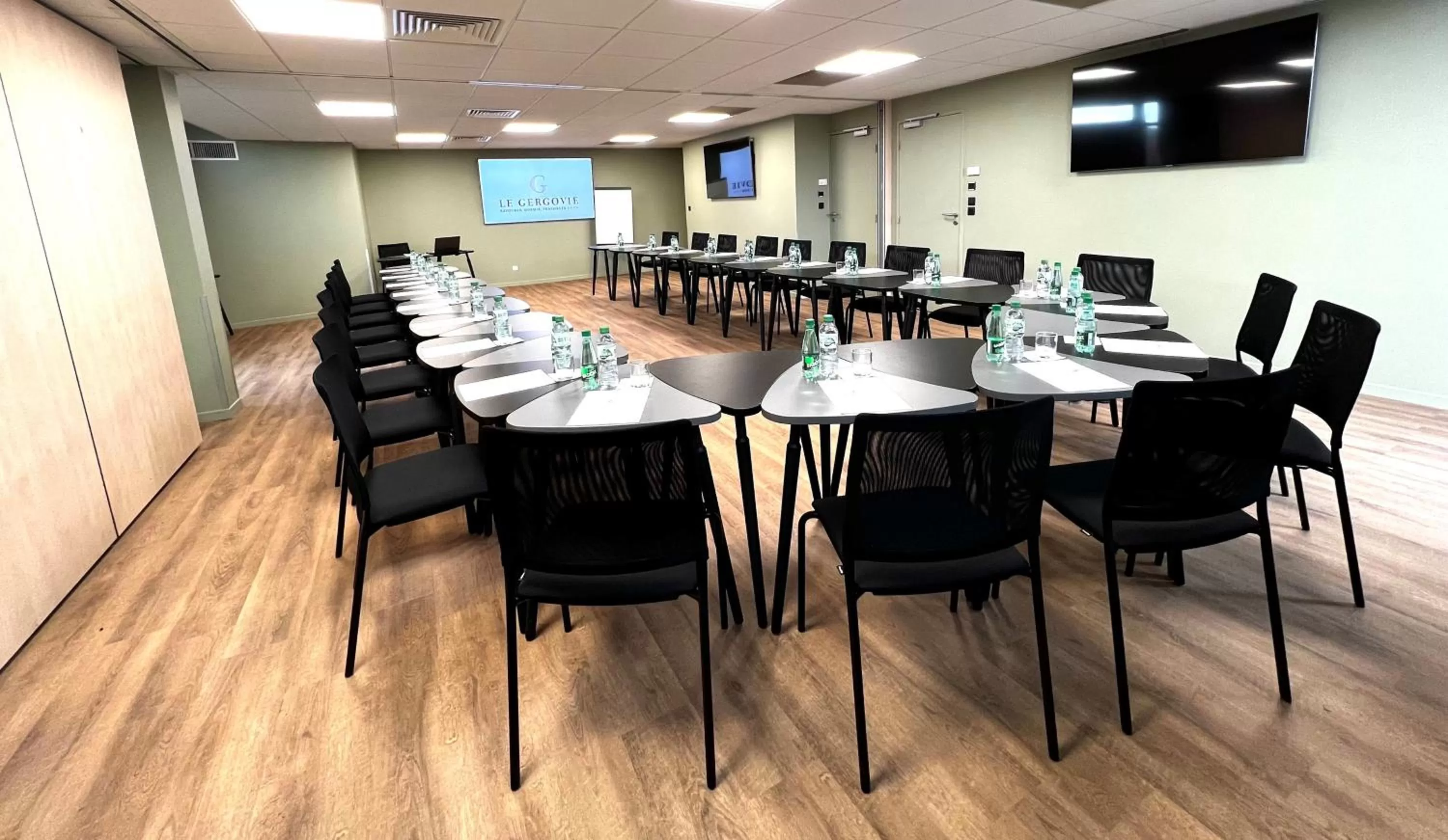 Meeting/conference room in Best Western Plus Hôtel Gergovie