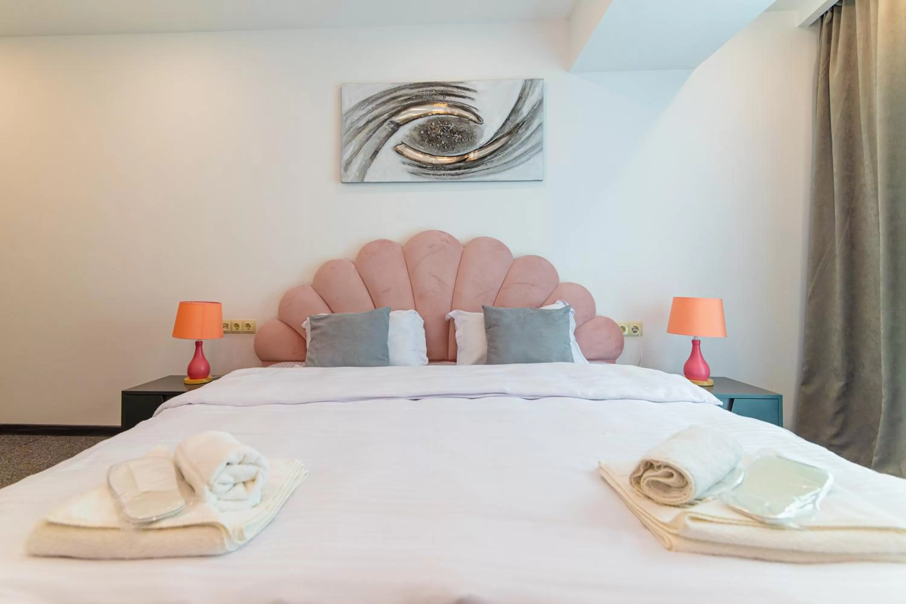 Bed in Royal Plaza Hotel