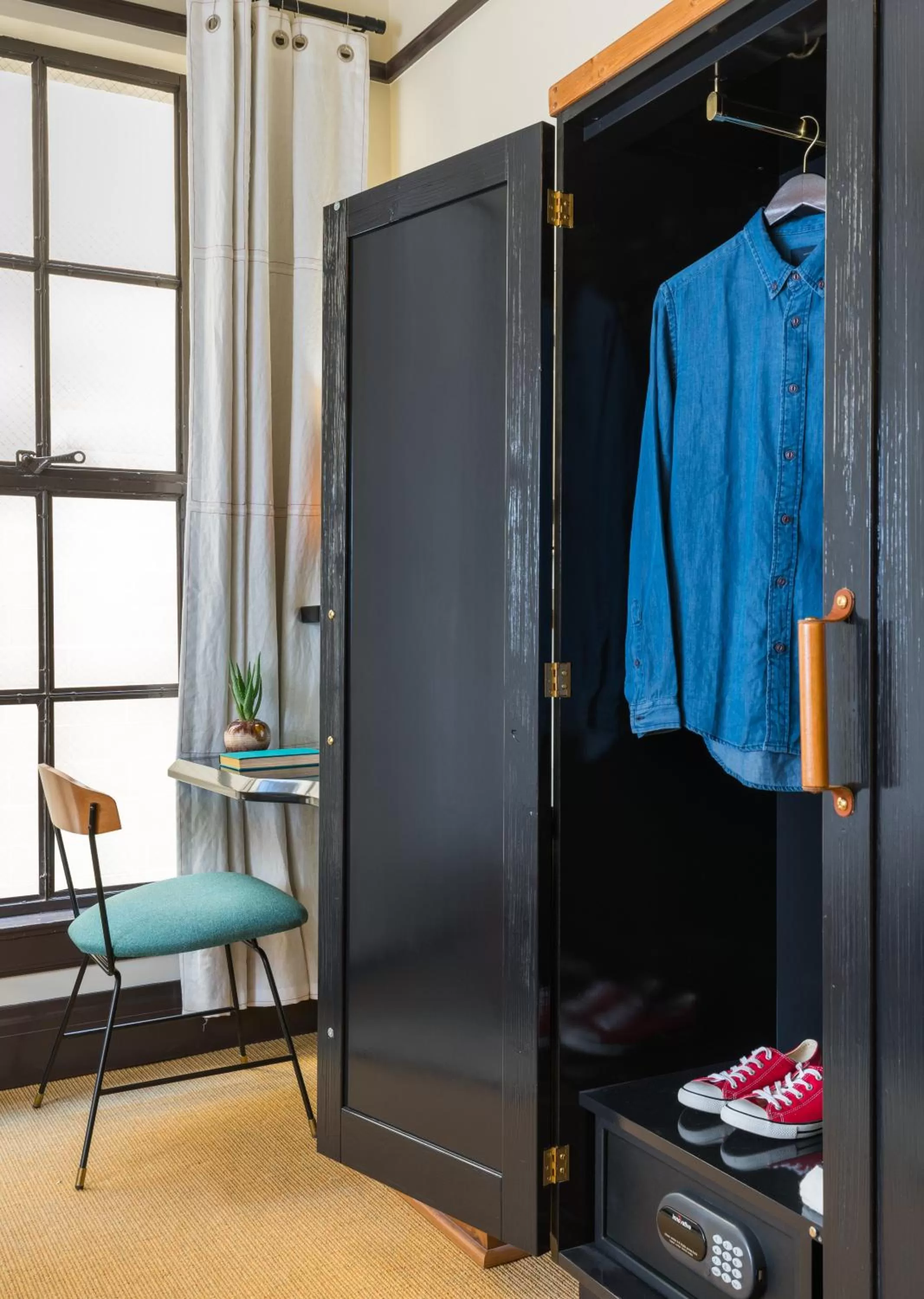 Bedroom in Freehand Los Angeles