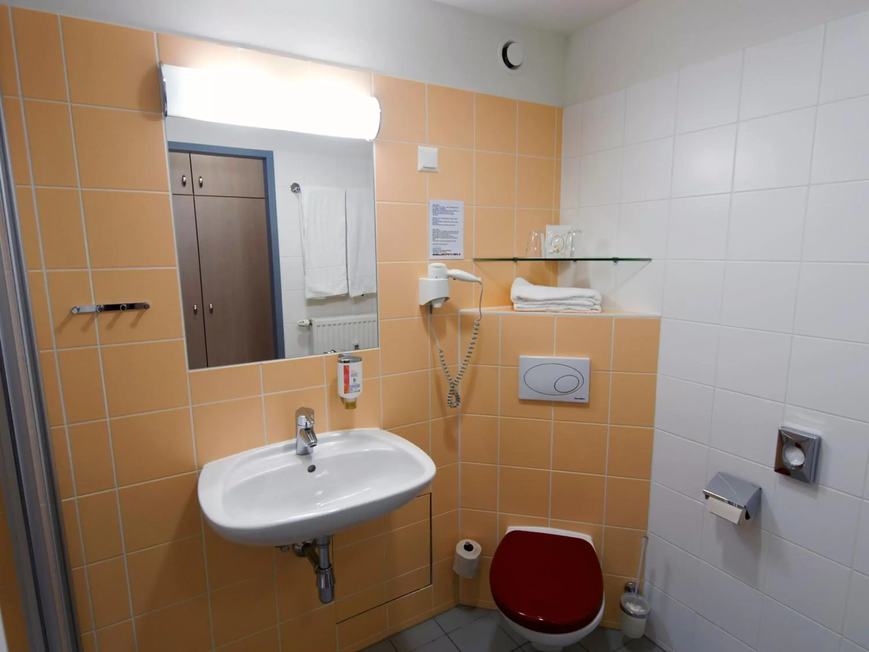 Deluxe Single Room with Courtyard View in Hotel Kolping Wien Zentral