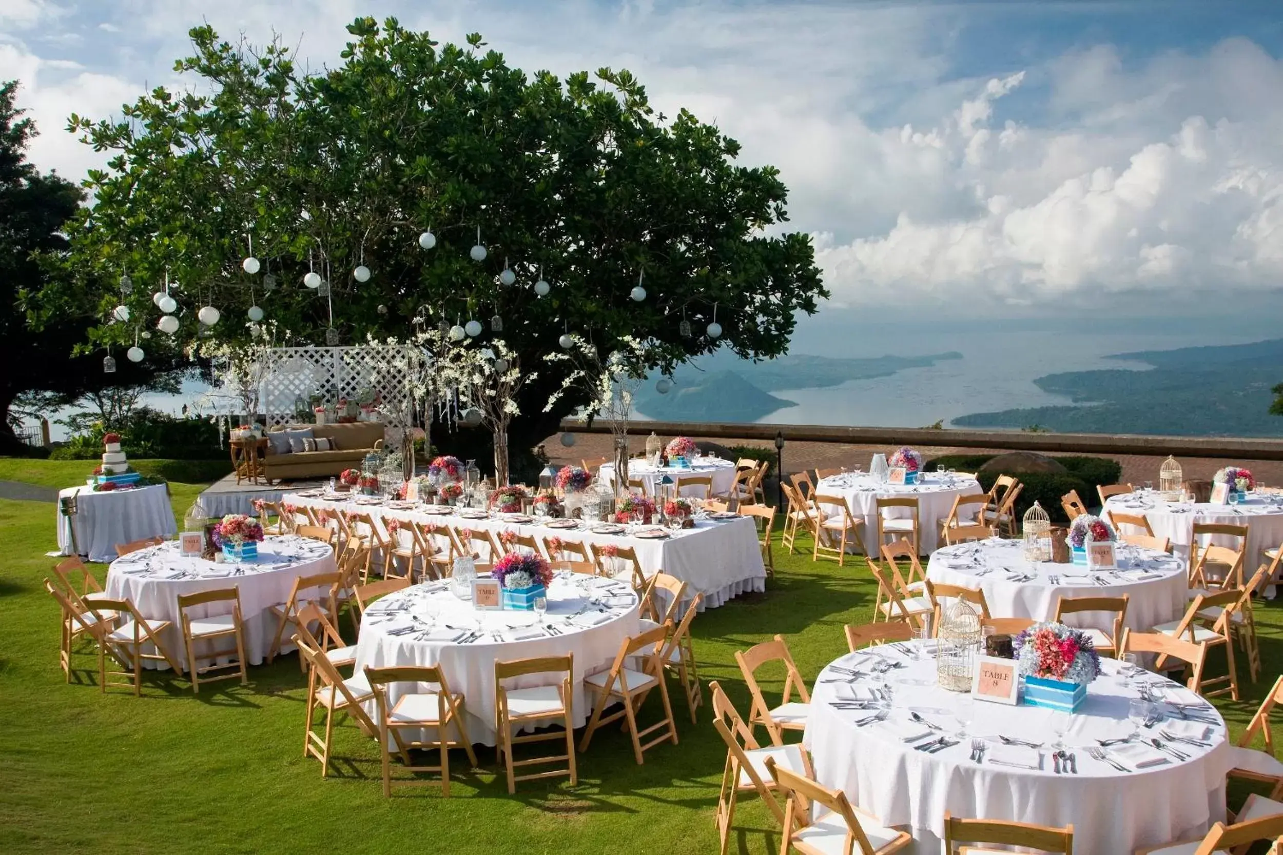 Banquet/Function facilities, Restaurant/Places to Eat in Taal Vista Hotel