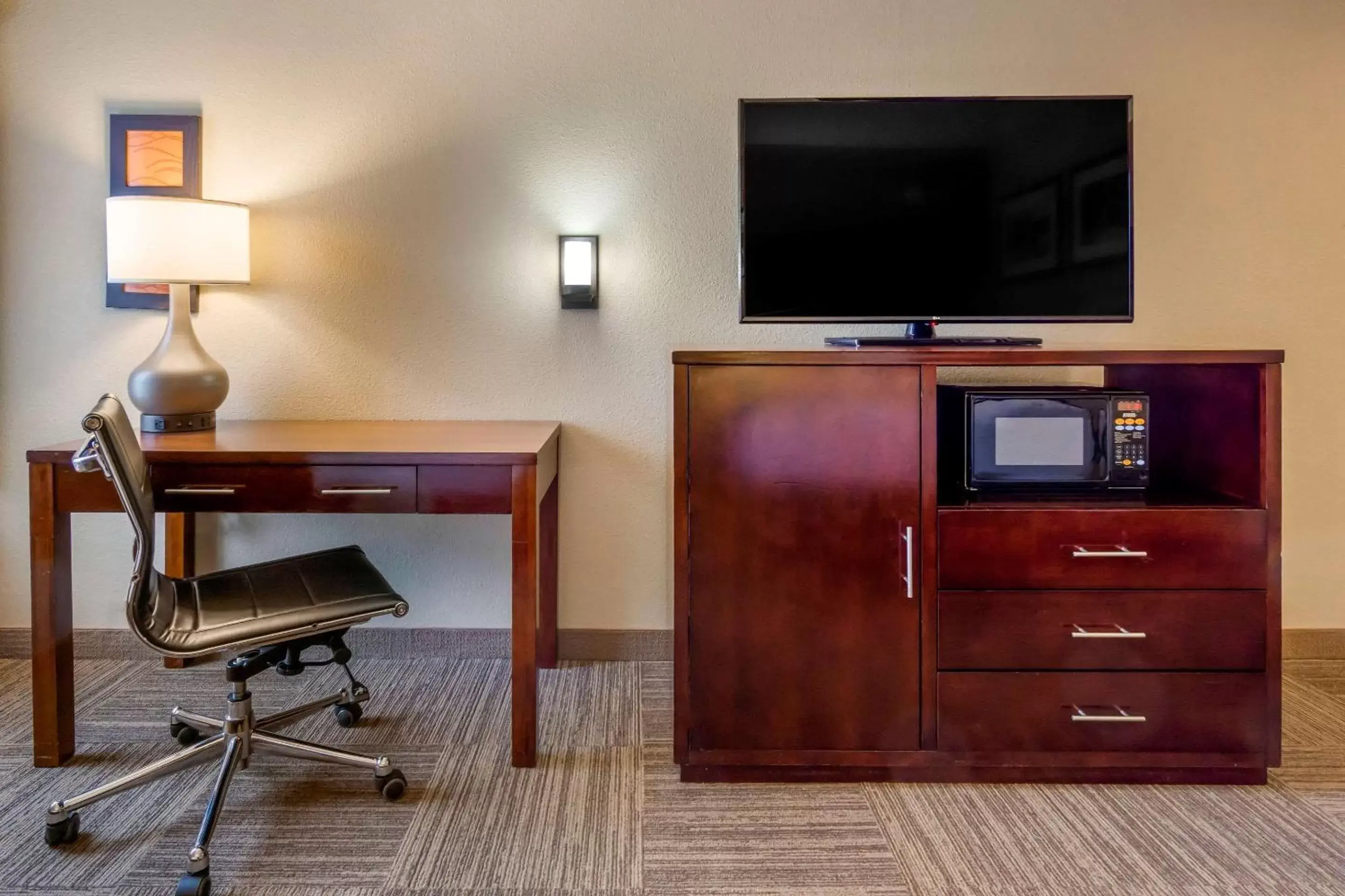 Photo of the whole room, TV/Entertainment Center in Comfort Inn & Suites SeaTac