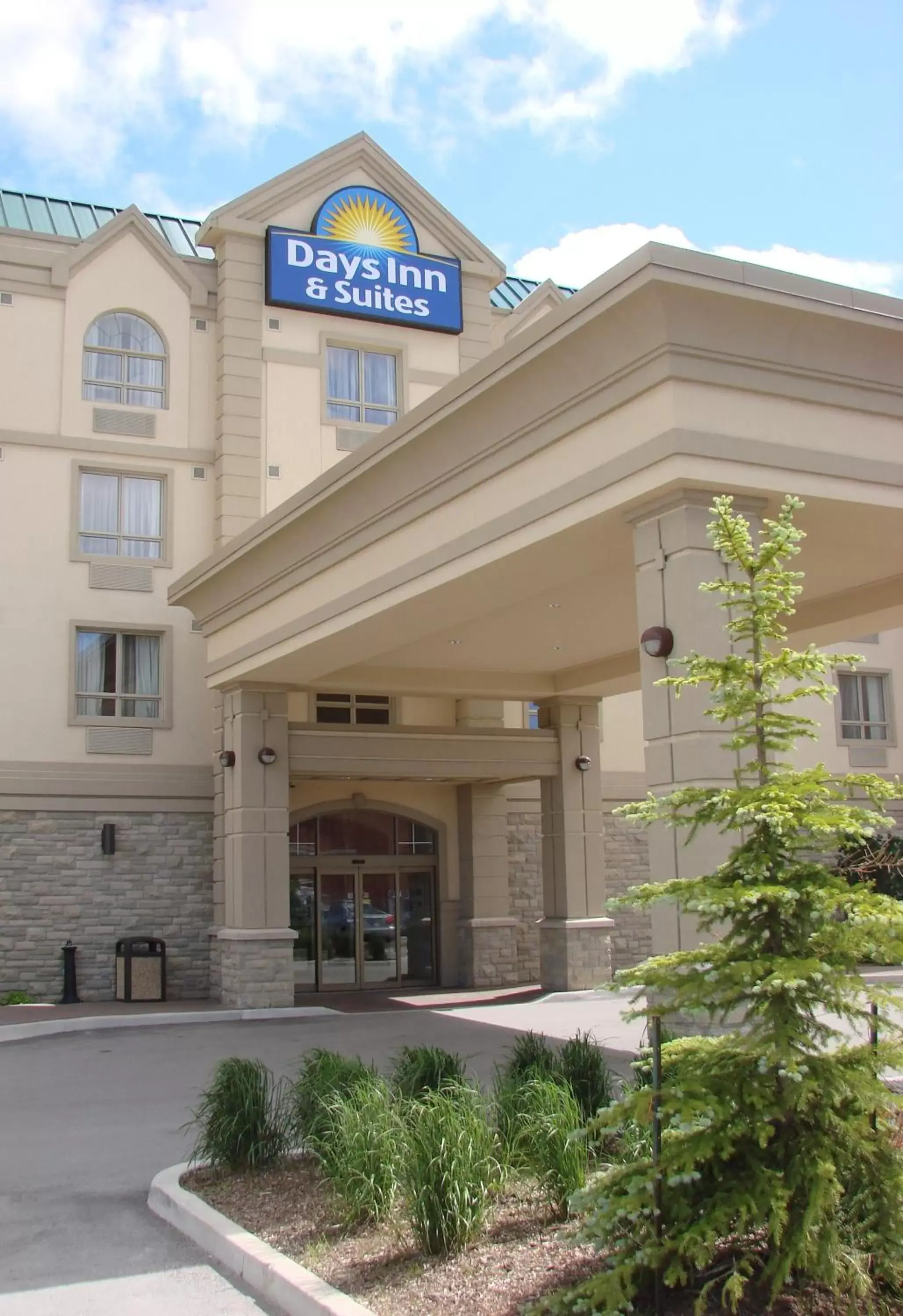 Facade/entrance, Property Building in Days Inn & Suites by Wyndham Collingwood