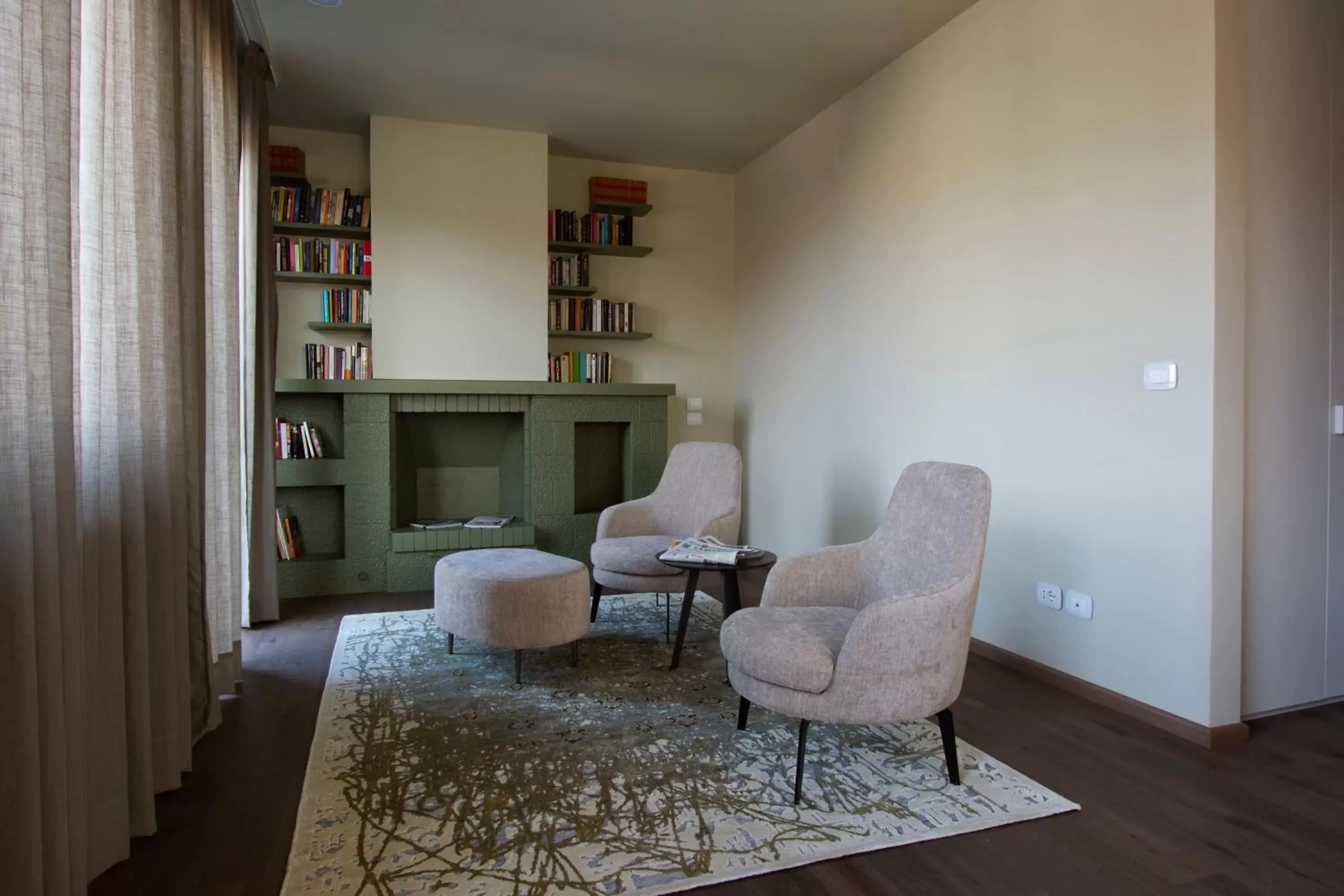 Library, Seating Area in AlbaResidence Vico01