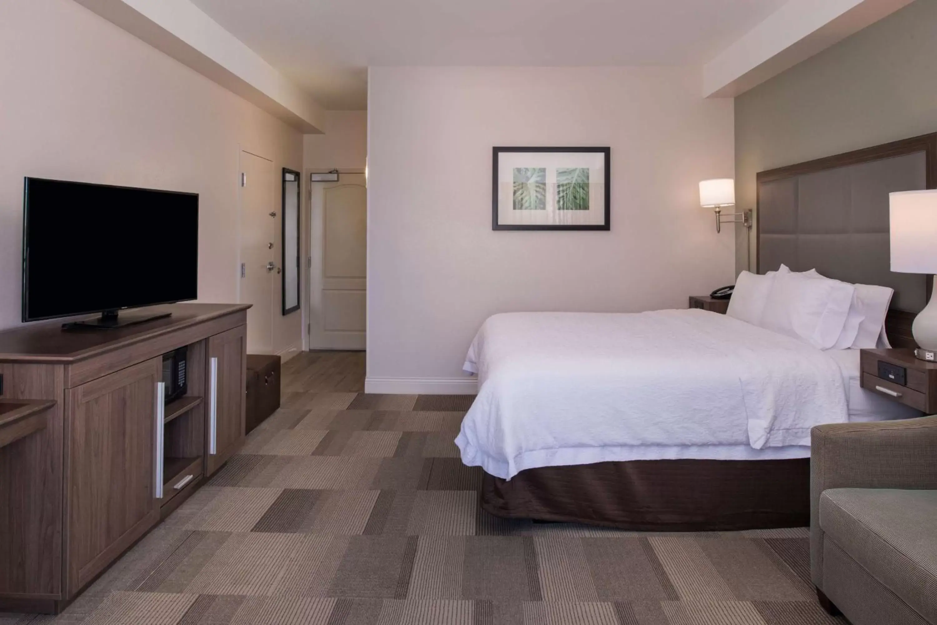 Bedroom, Bed in Hampton Inn Channel Islands Harbor