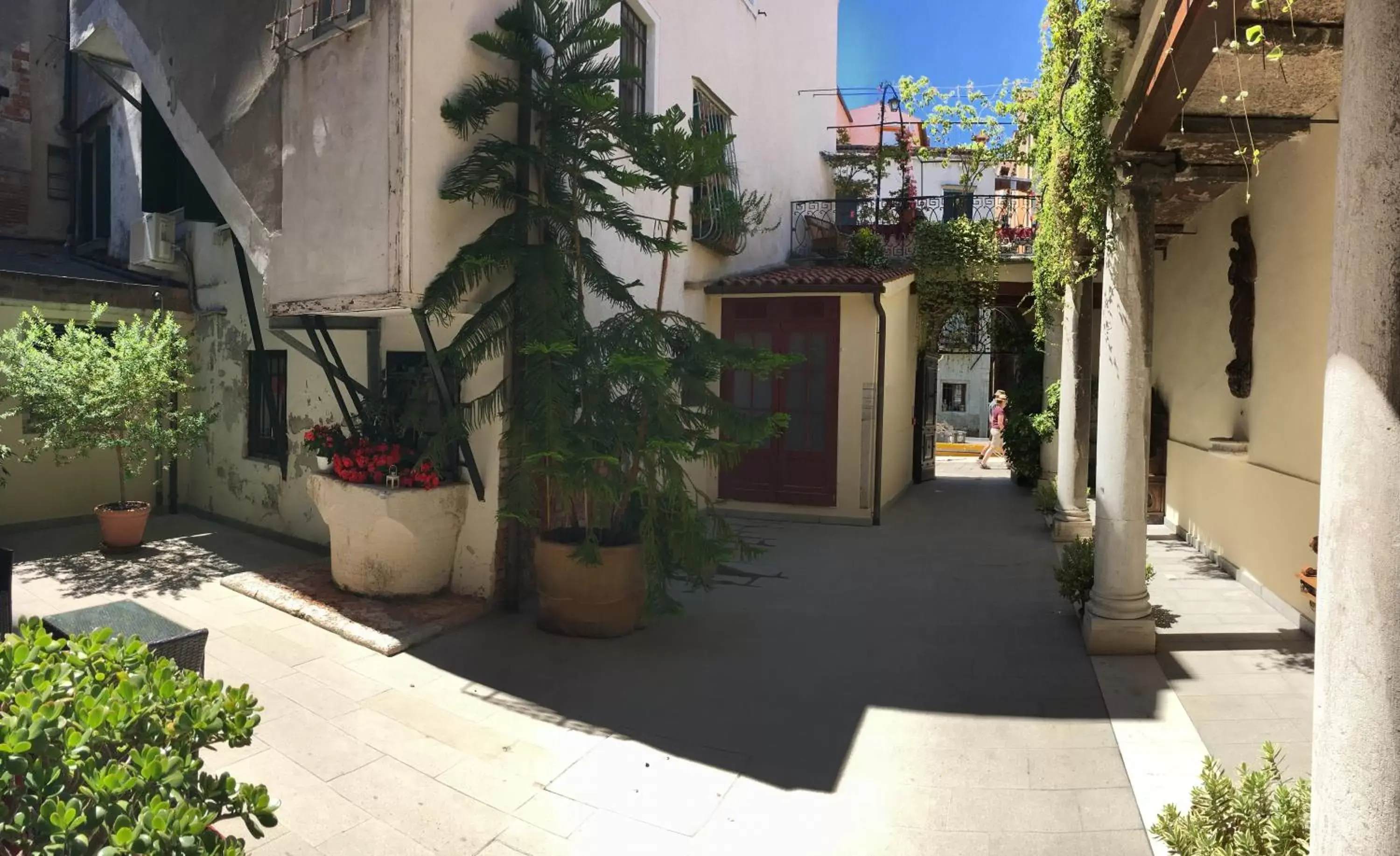 Facade/entrance, Property Building in Hotel Sant'Antonin