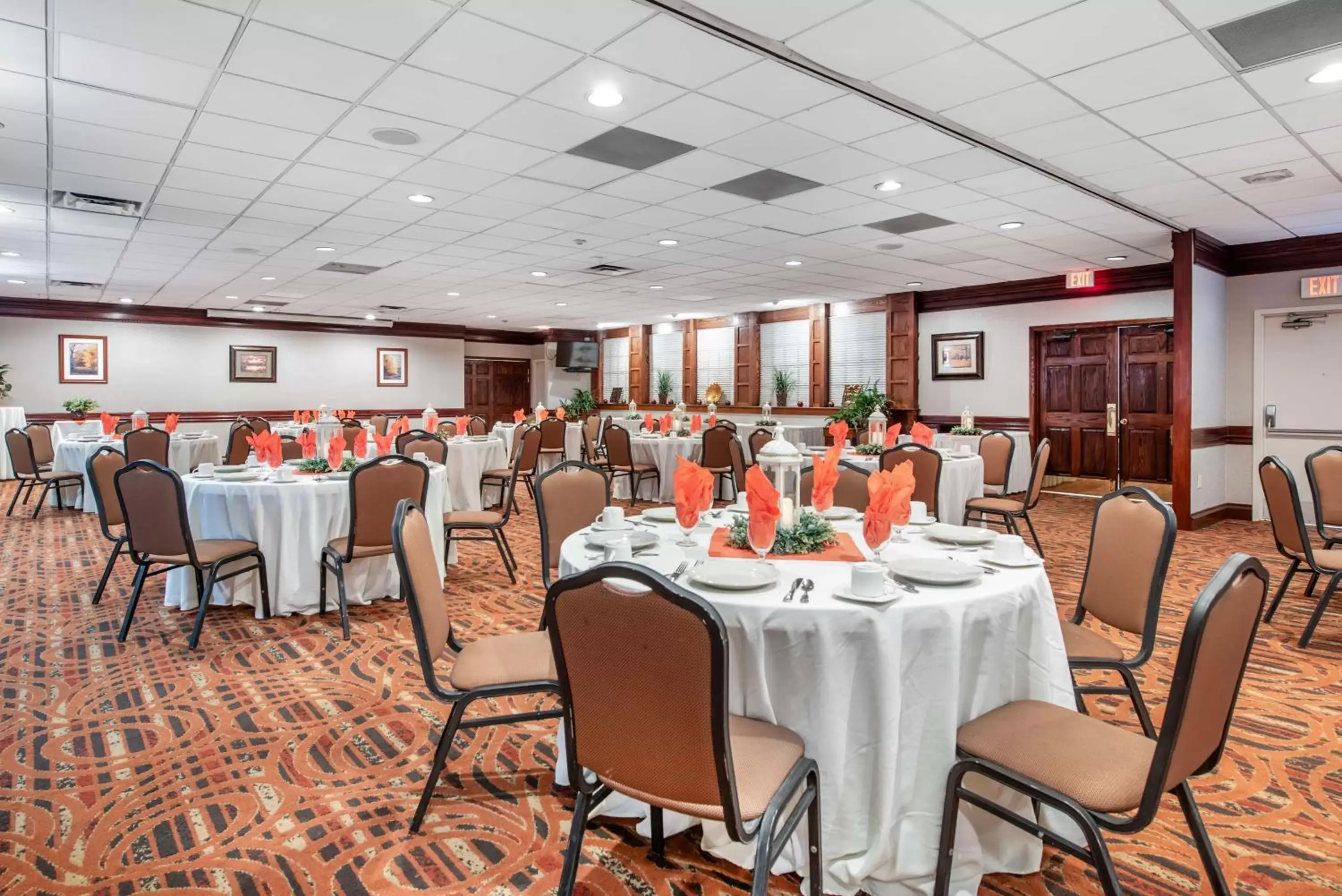 Meeting/conference room, Restaurant/Places to Eat in Best Western Plus Bridgeport Inn
