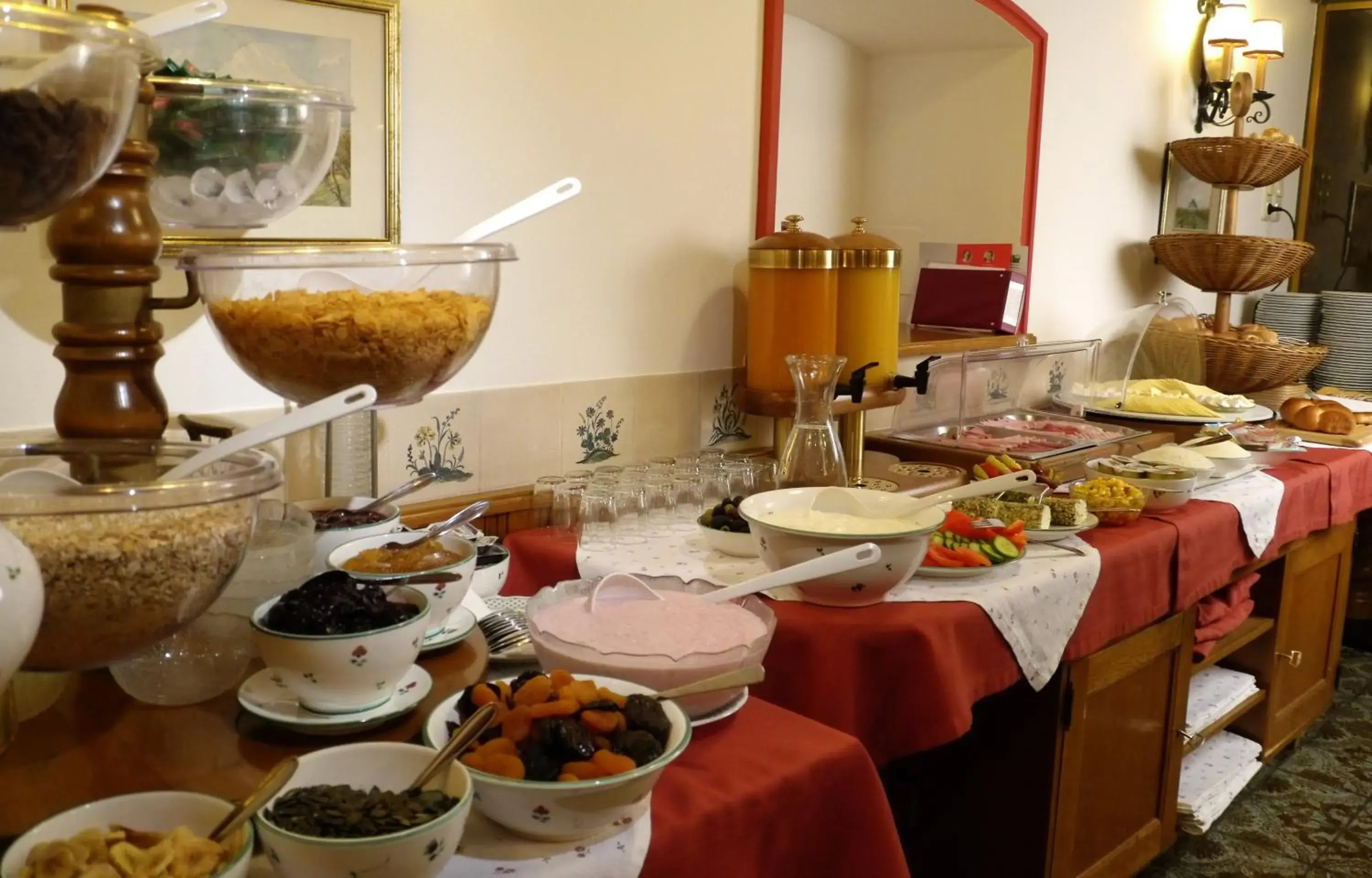 Buffet breakfast in Hotel Hohenstauffen Buffet breakfast in Hotel Hohenstauffen