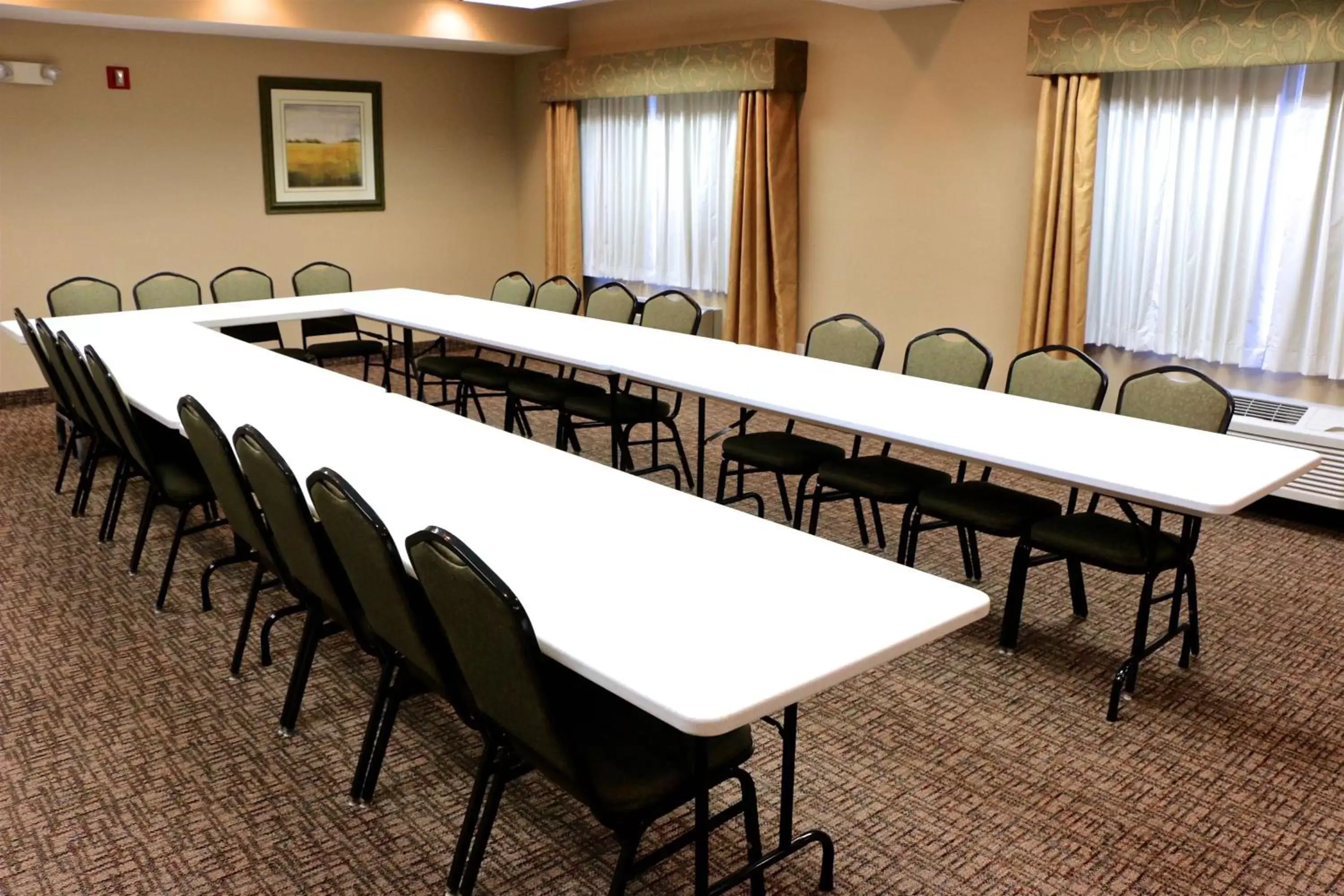 Meeting/conference room in Holiday Inn Express Hotel & Suites Pierre-Fort Pierre, an IHG Hotel