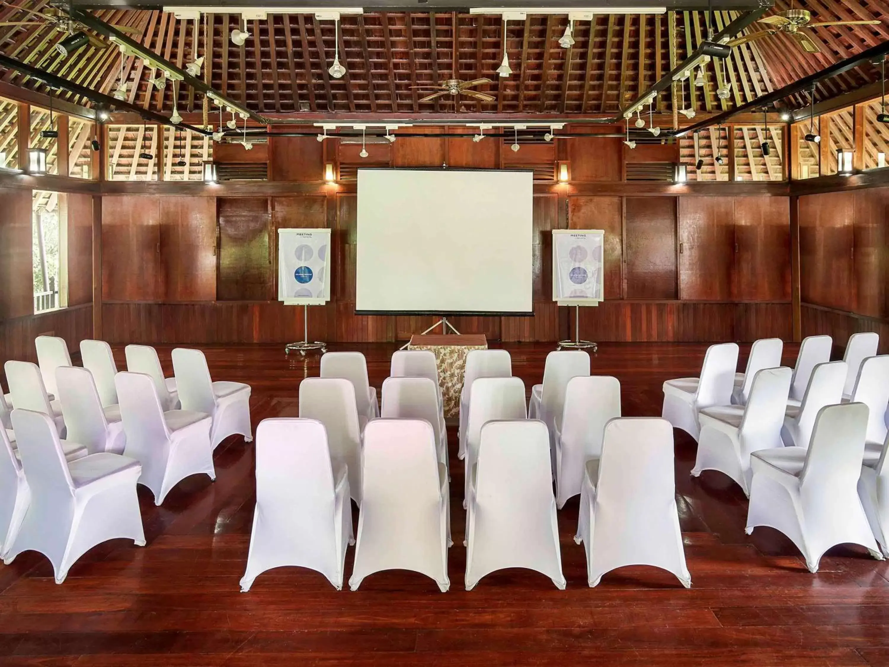 Meeting/conference room in Novotel Bogor Golf Resort