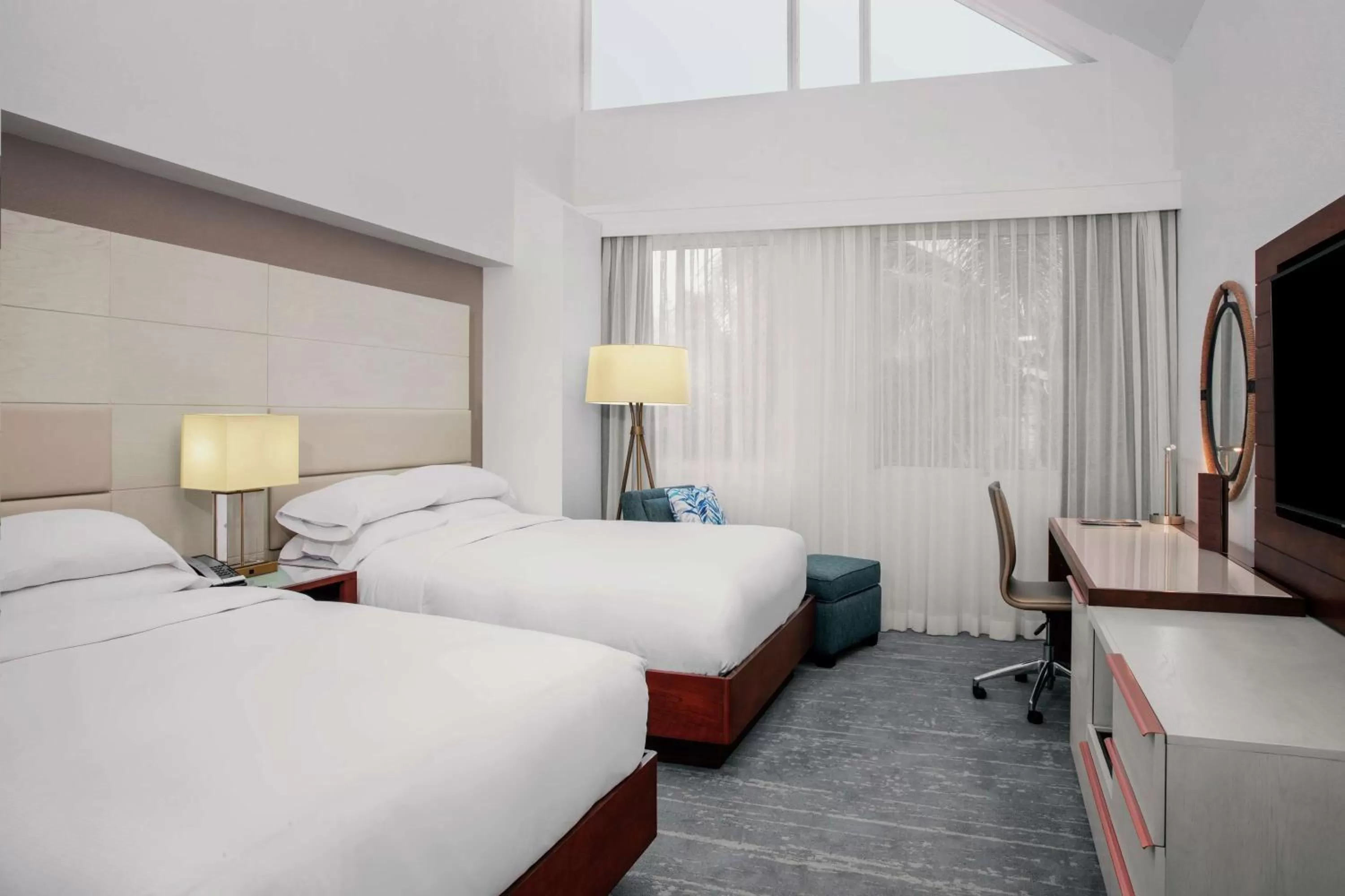 Bedroom, Bed in DoubleTree by Hilton Hotel Deerfield Beach Boca Raton