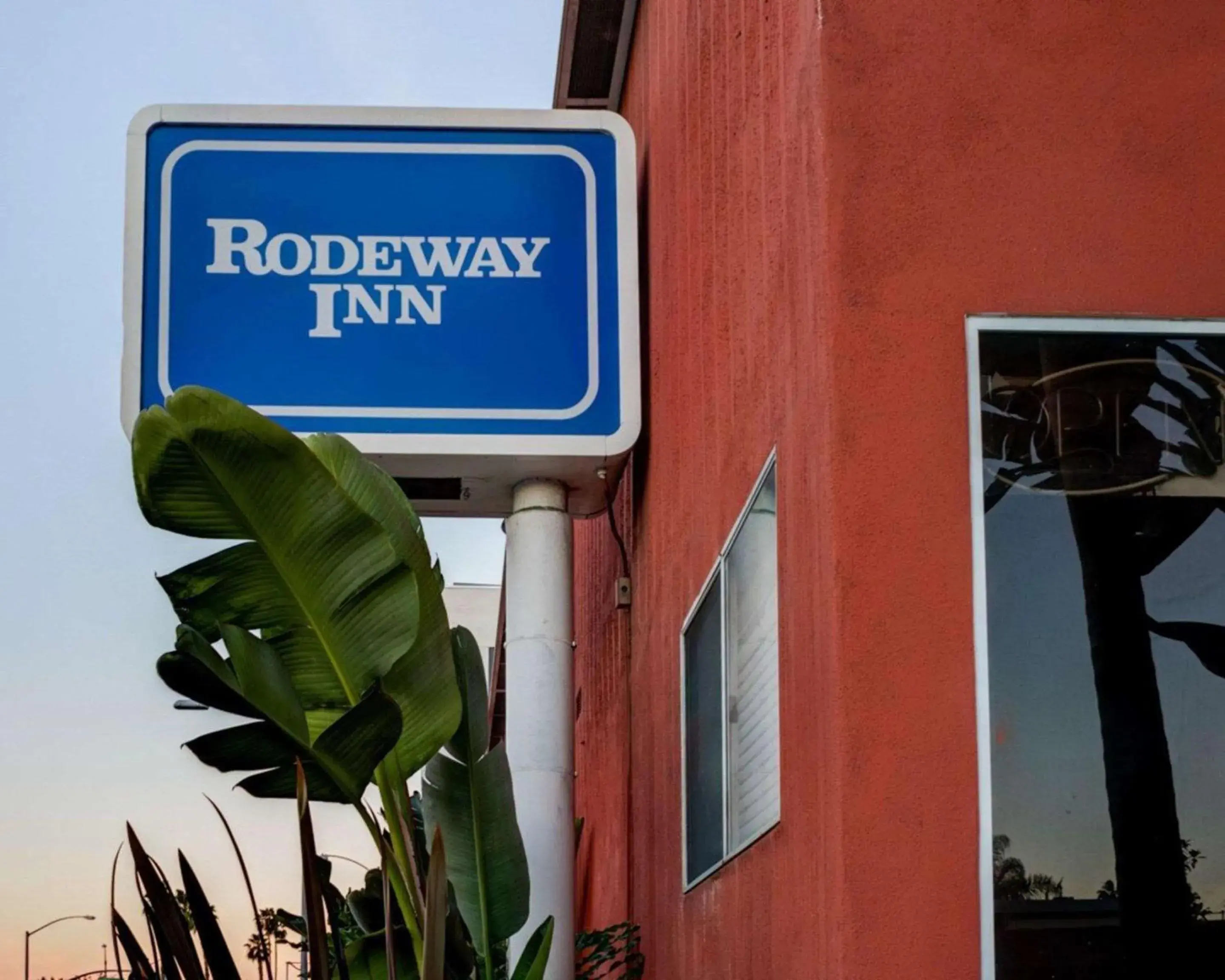 Property building in Rodeway Inn near Venice Beach Property building in Rodeway Inn near Venice Beach