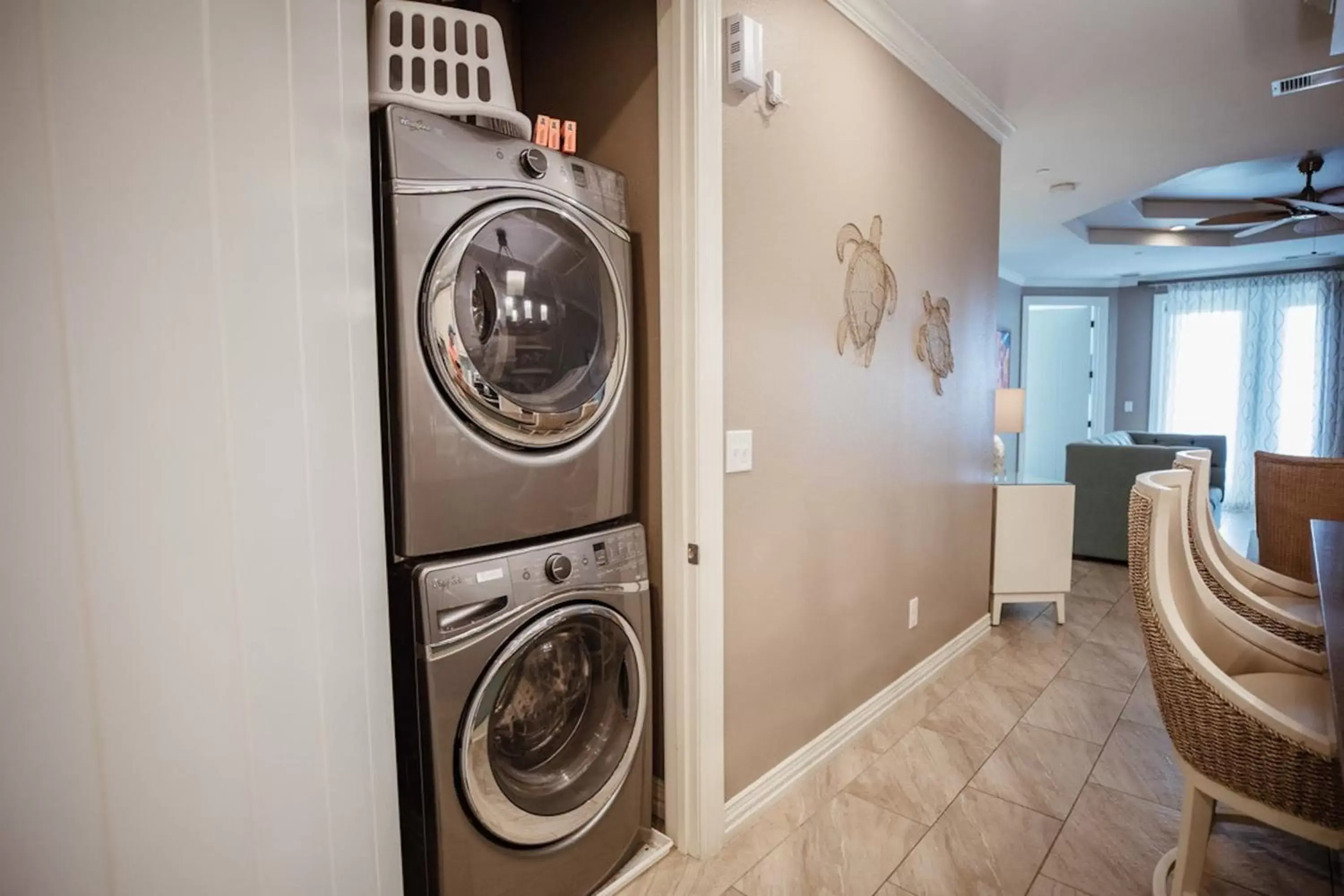 Photo of the whole room, Kitchen/Kitchenette in Holiday Inn Club Vacations Galveston Seaside Resort, an IHG Hotel