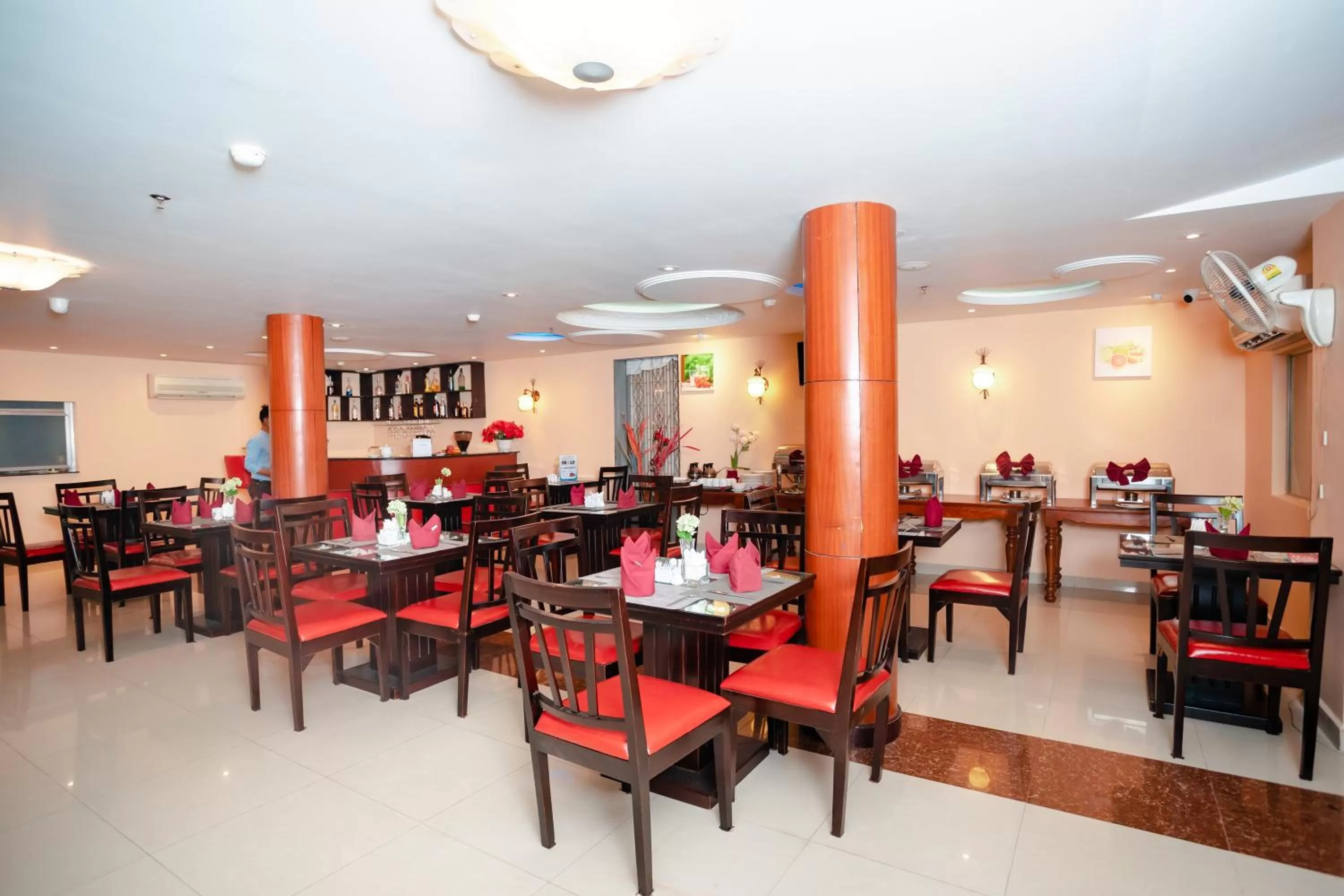 Restaurant/places to eat in Silver Mounts Hotel