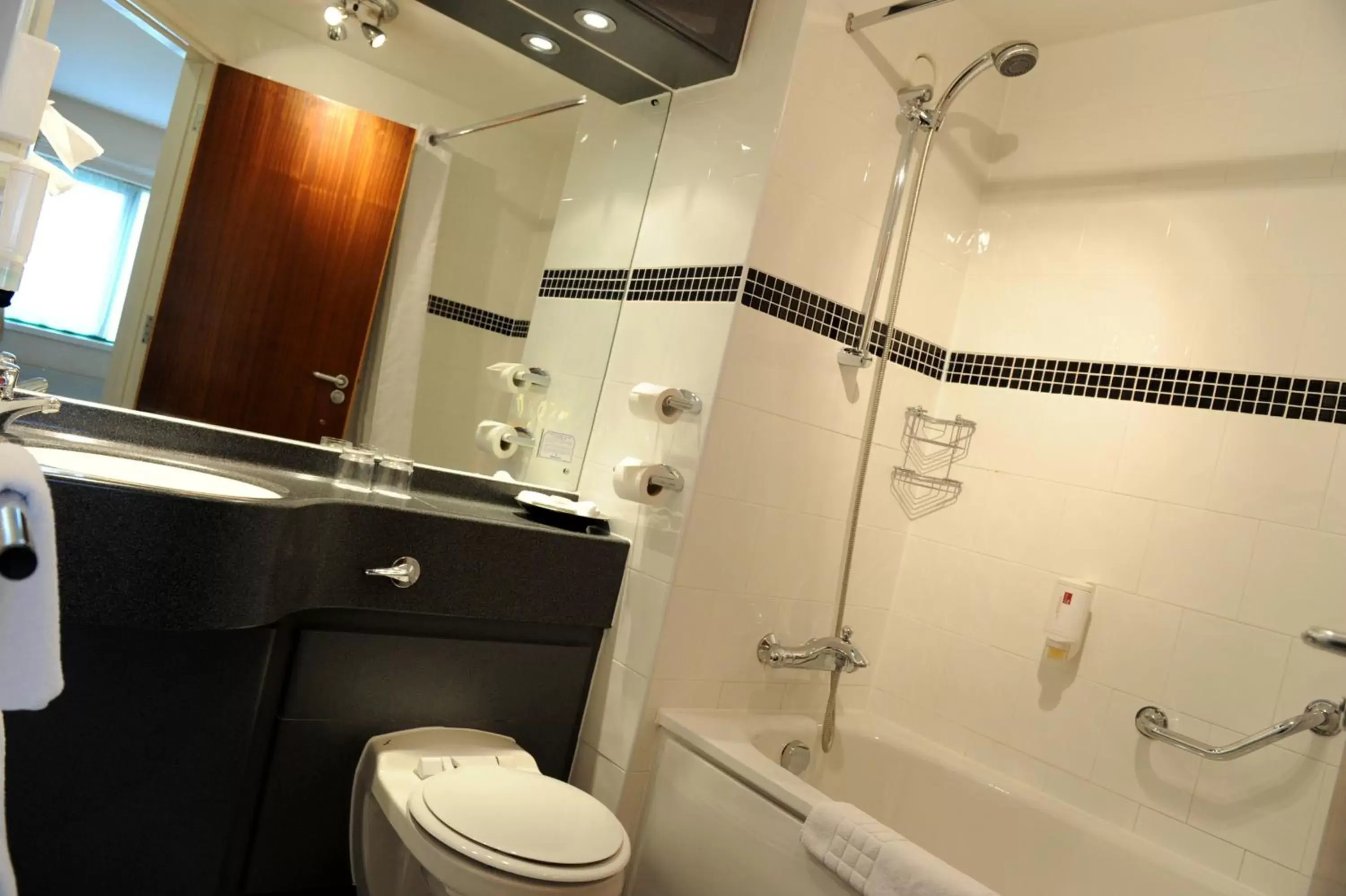 Bathroom in Holiday Inn Wolverhampton - Racecourse, an IHG Hotel