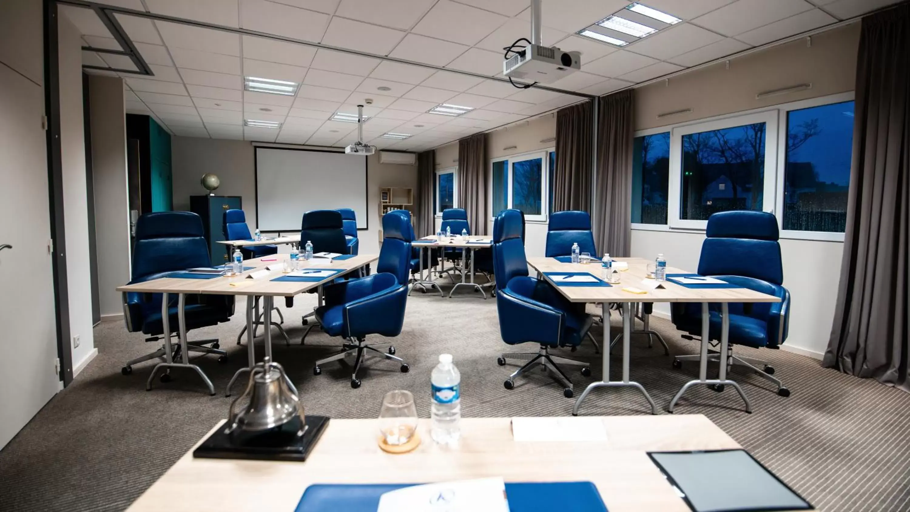 Meeting/conference room in Kyriad Prestige Vannes Centre-Palais des Arts