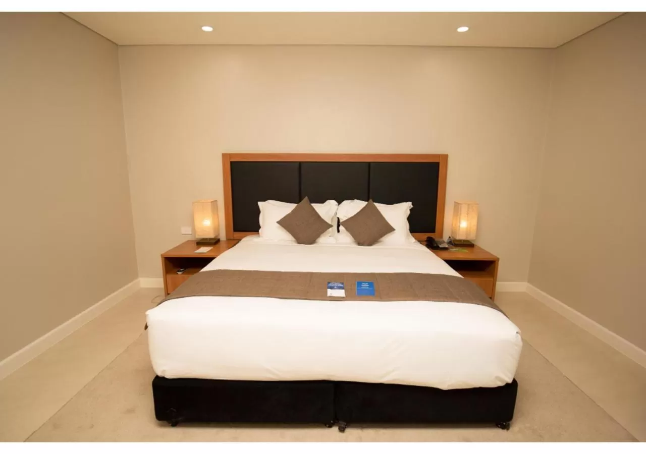 King Suite with Balcony in Gateway Hotel