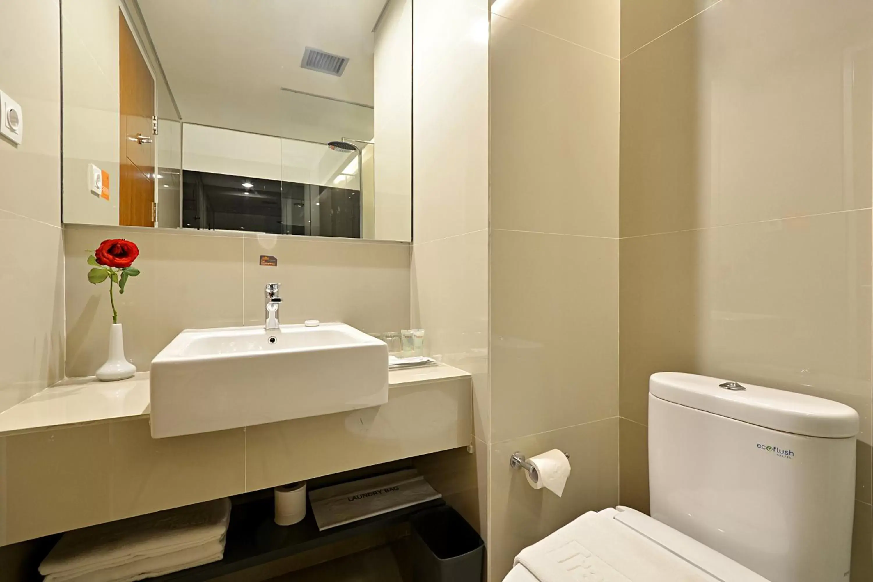 Bathroom in TreePark Banjarmasin Bathroom in TreePark Banjarmasin