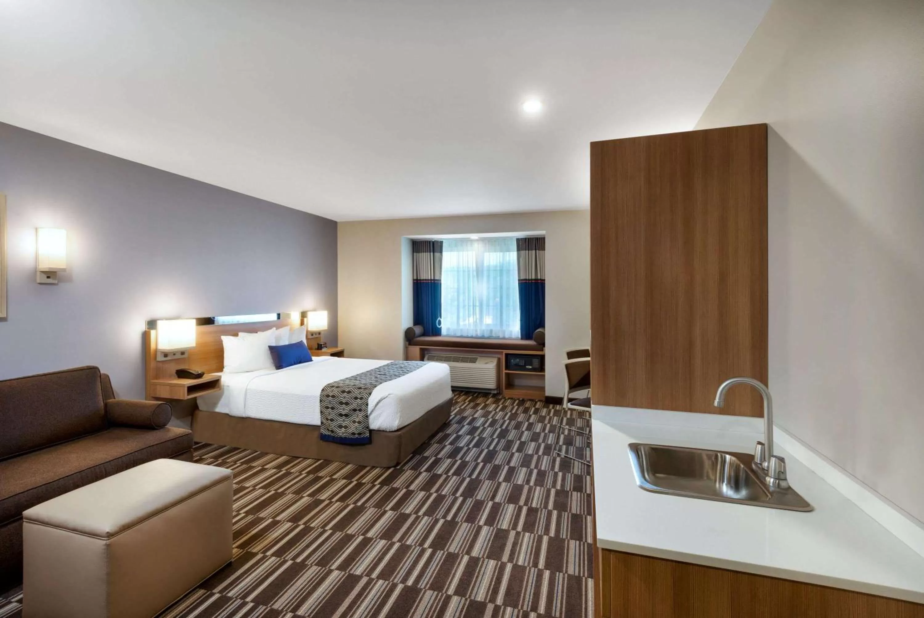 Photo of the whole room, Bed in Microtel Inn & Suites by Wyndham Warsaw