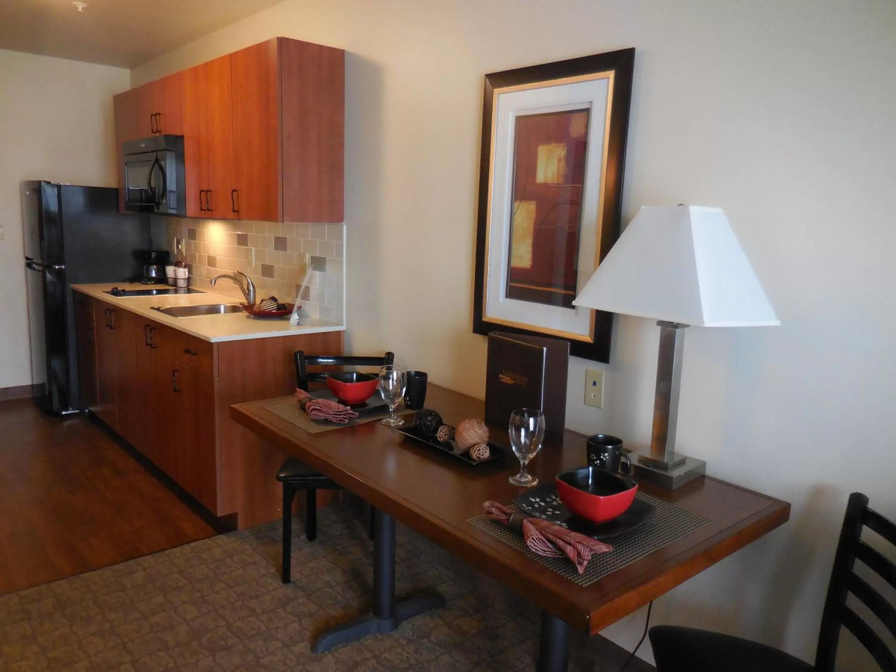 Kitchen or kitchenette, Kitchen/Kitchenette in Aspen Suites Hotel Haines