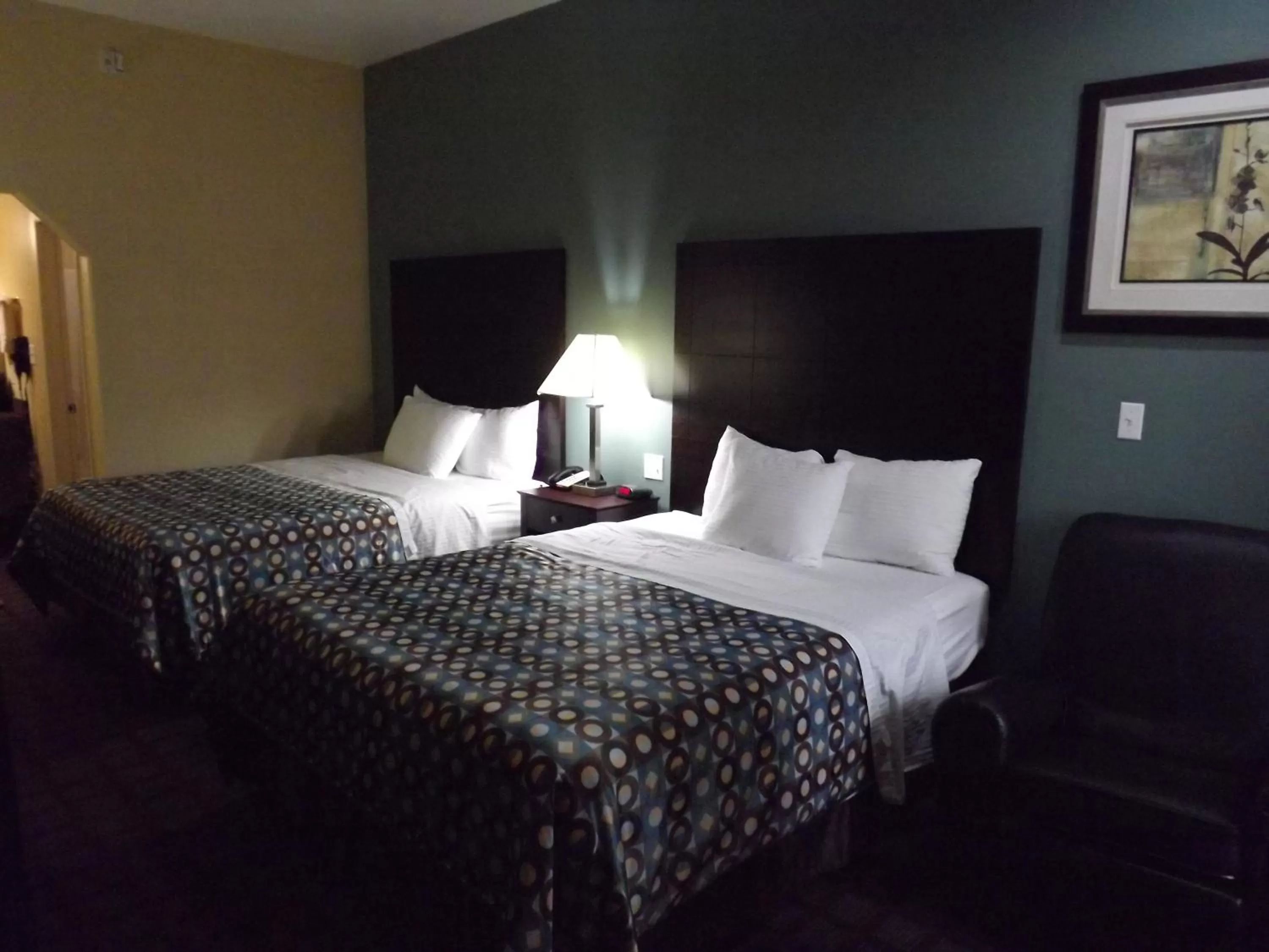 Bed in SSunriser Inn