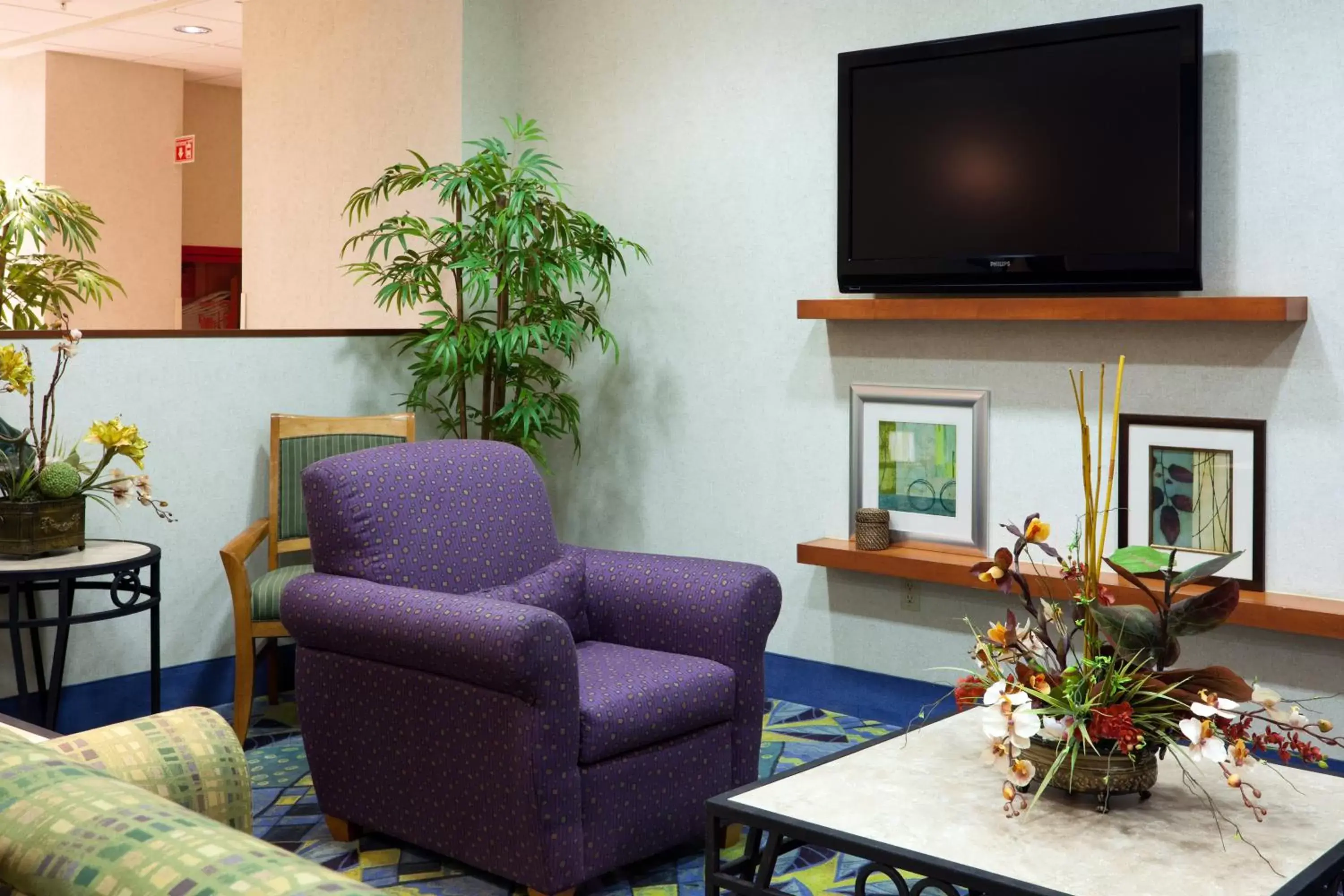 Property building, Seating Area in Holiday Inn Express & Suites Toluca Zona Aeropuerto, an IHG Hotel